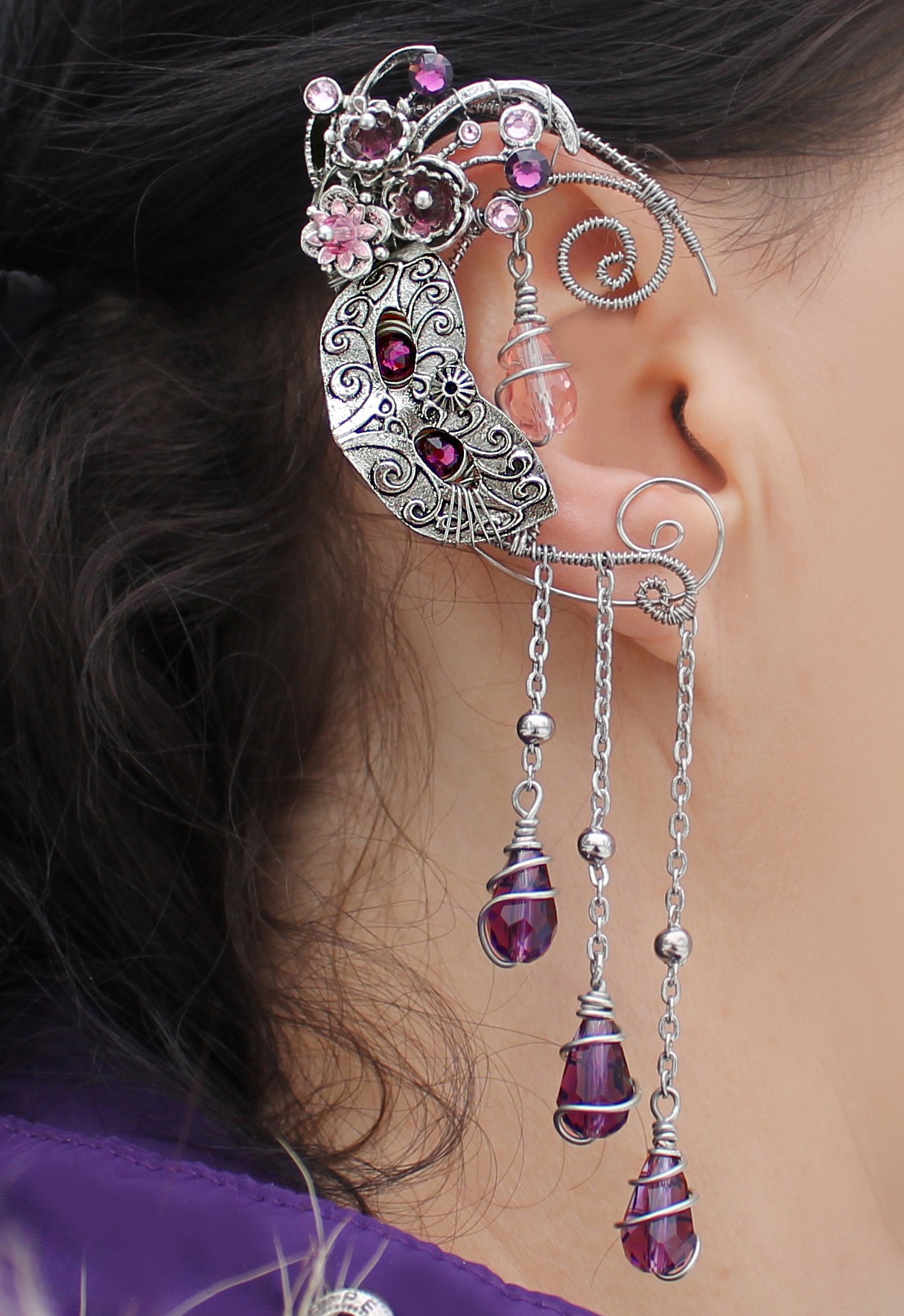 Как подобрать идеальные серьги: иллюстрация женщины, чей образ подобран безупречно — от длины серег