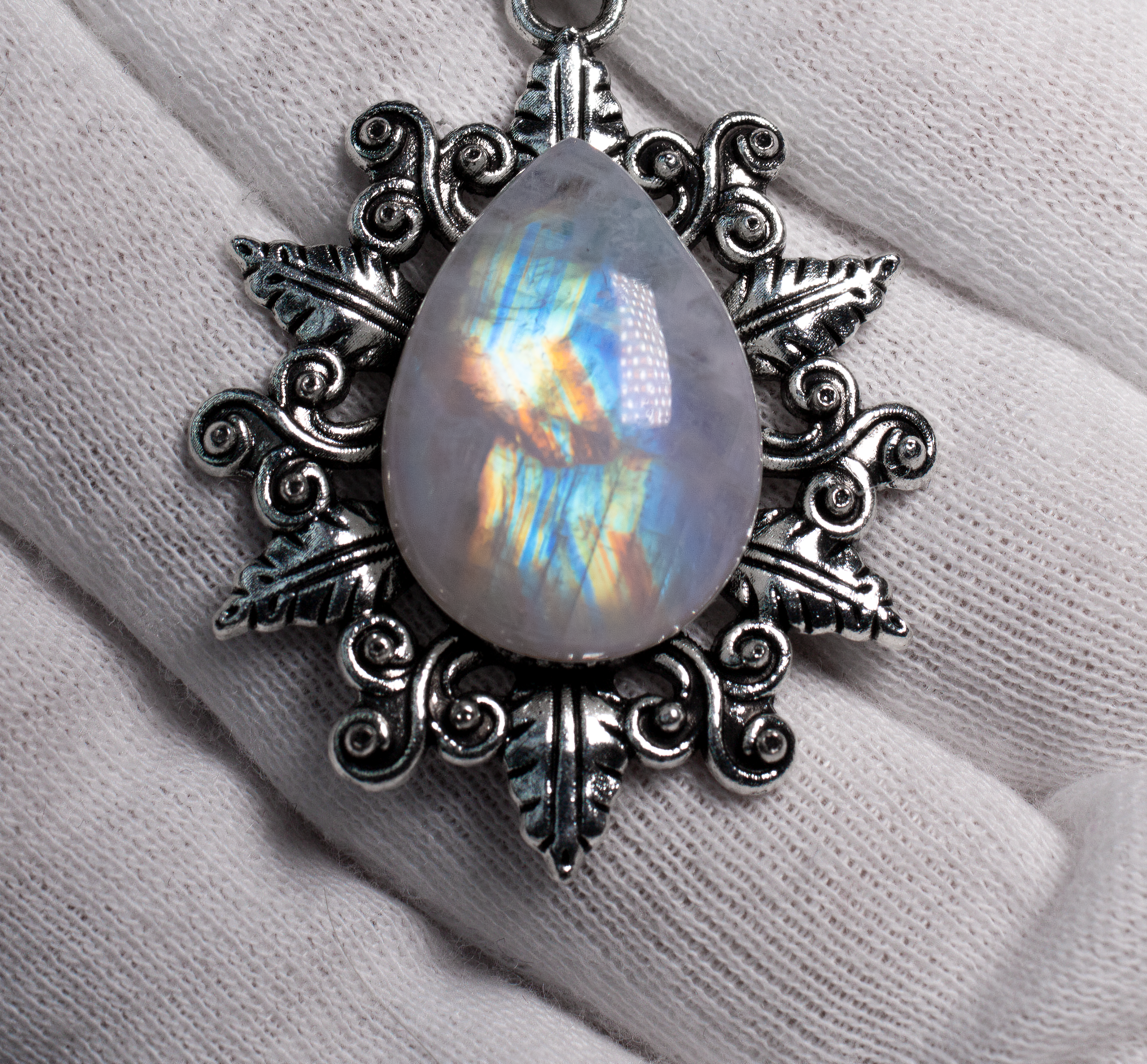 Лунный камень адуляр