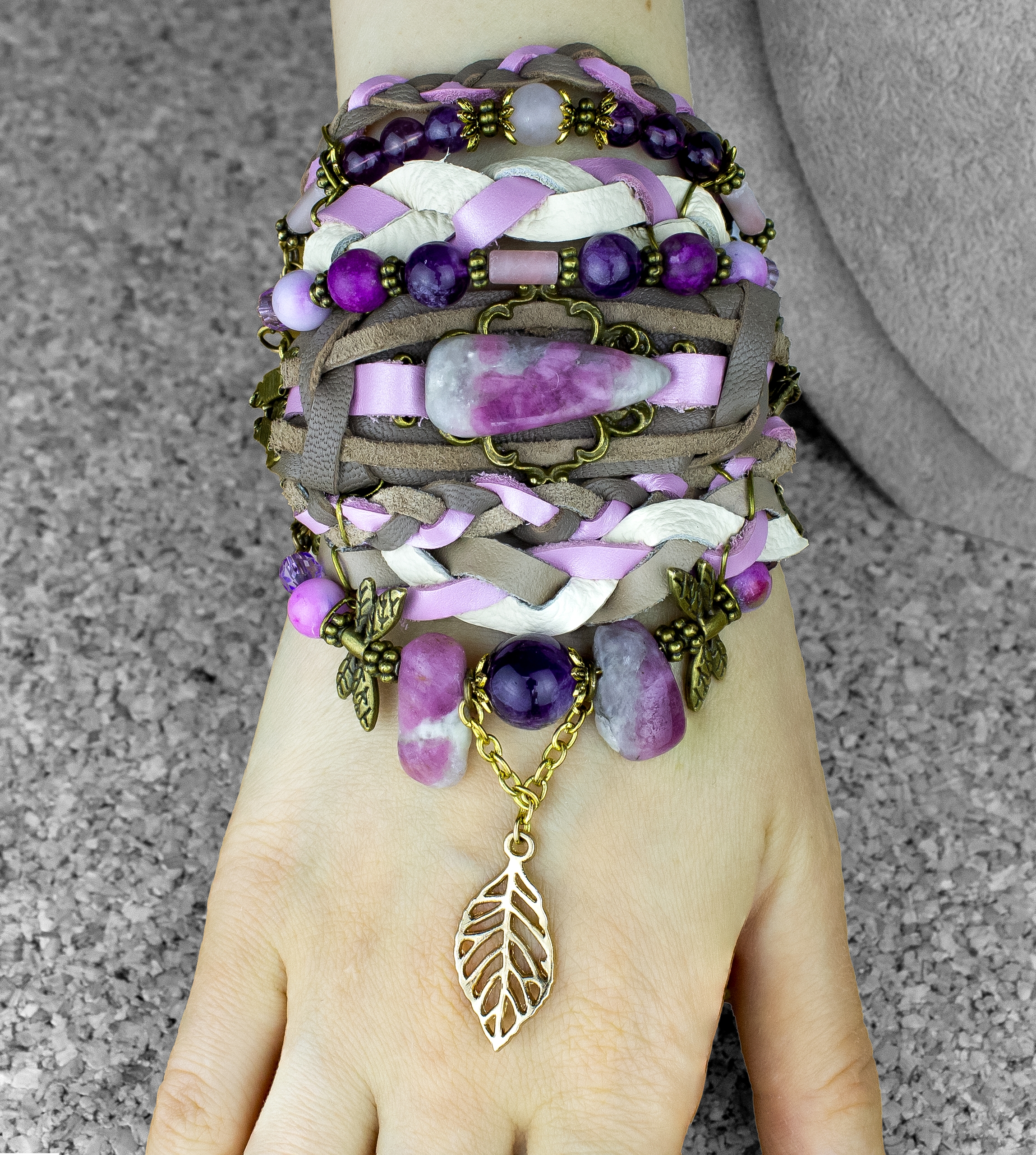 Удивительный Широкий Кожаный Бохо Браслет с Натуральными Камнями "Райский Сад"