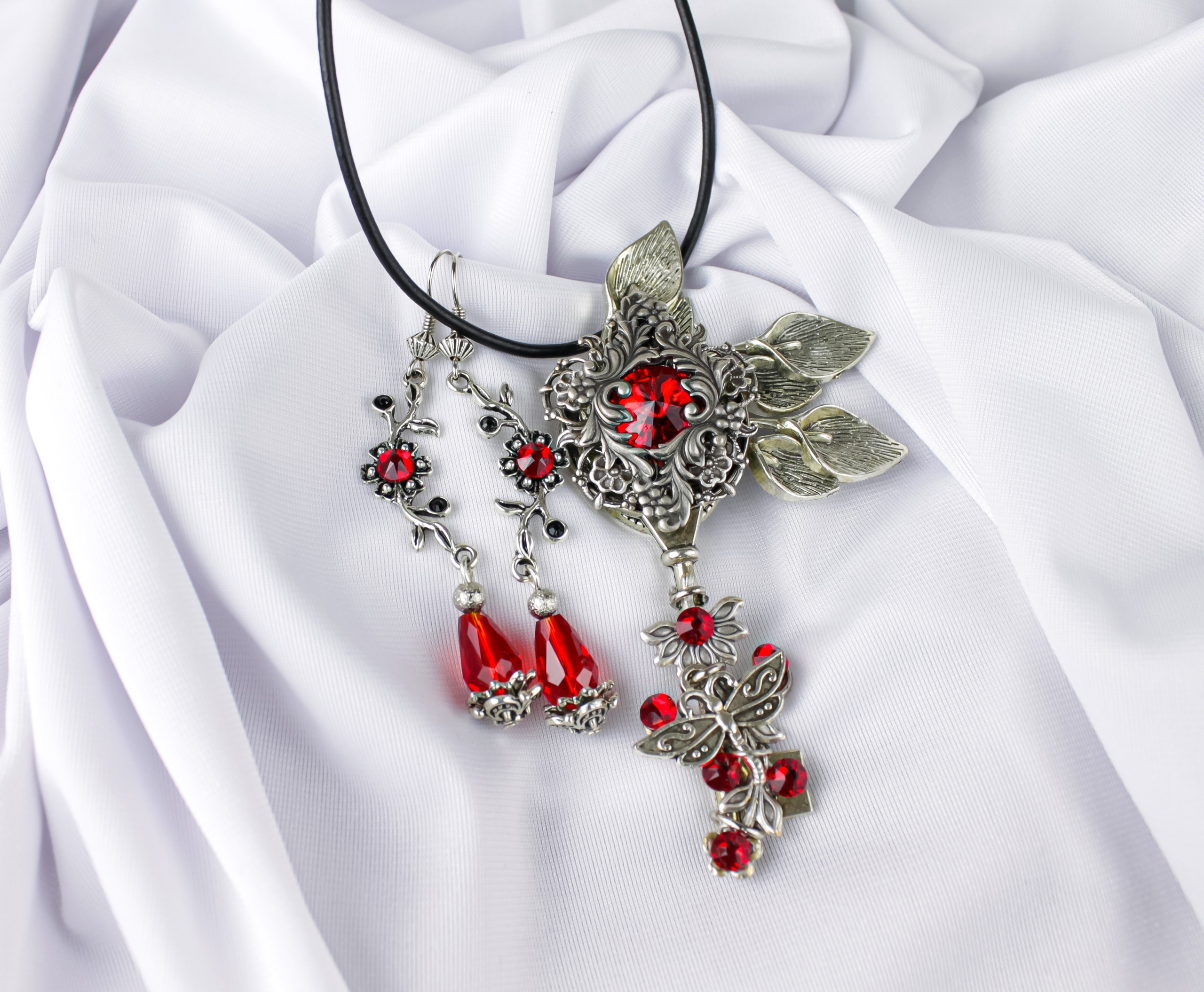 Винтажный комплект кулон-ключ и серьги со Сваровски