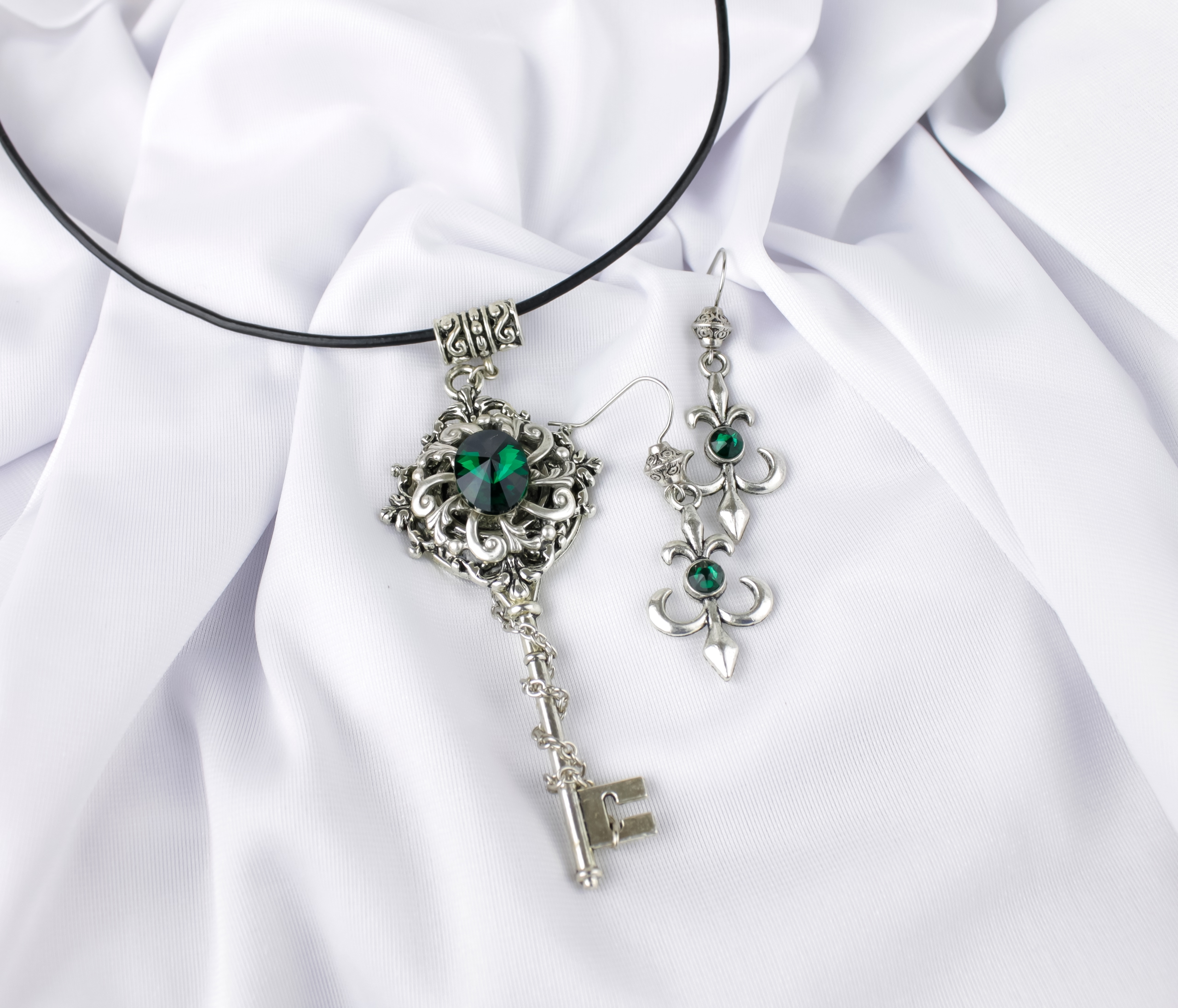 Изображение 2 товара Винтажный комплект украшений "Изумрудный Город" со Swаrоvski: кулон и серьги