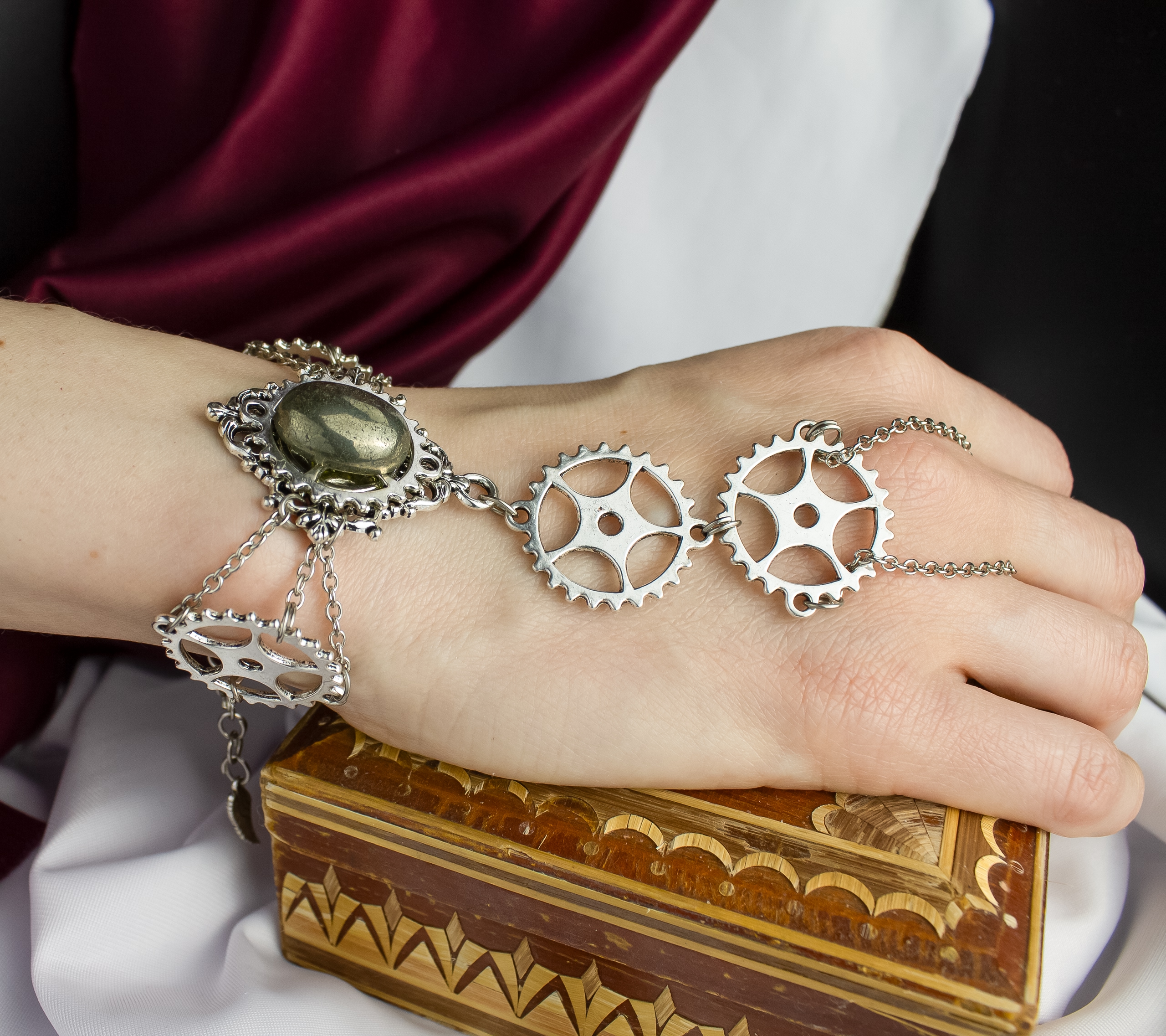 Изображение 3 товара Стимпанк Слейв - Браслет "Назад в Будущее" с Пиритом