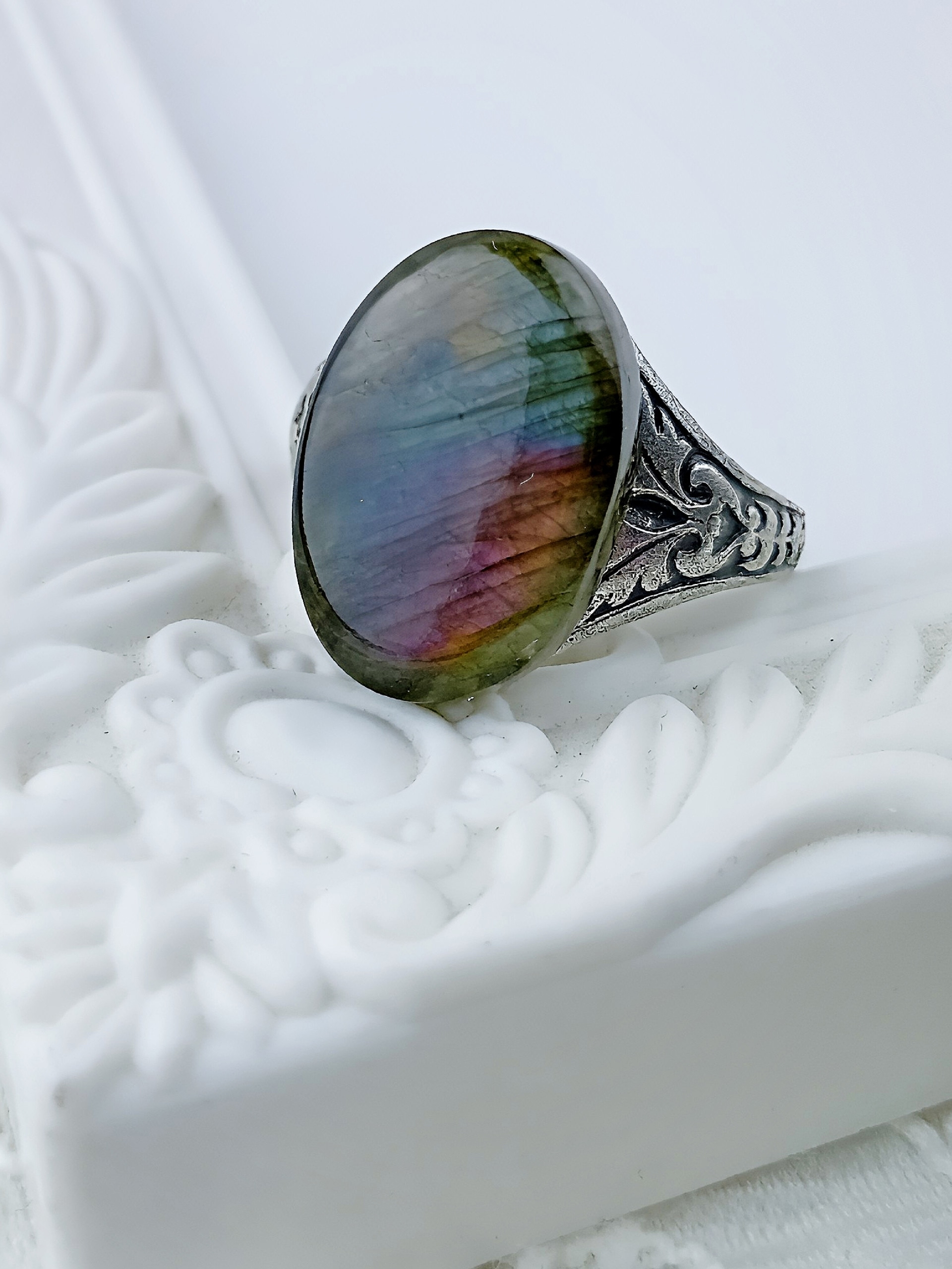 Кольцо с лабрадоритом в серебрении «Тайна Лабрадорита» | Регулируемое  - фото товара