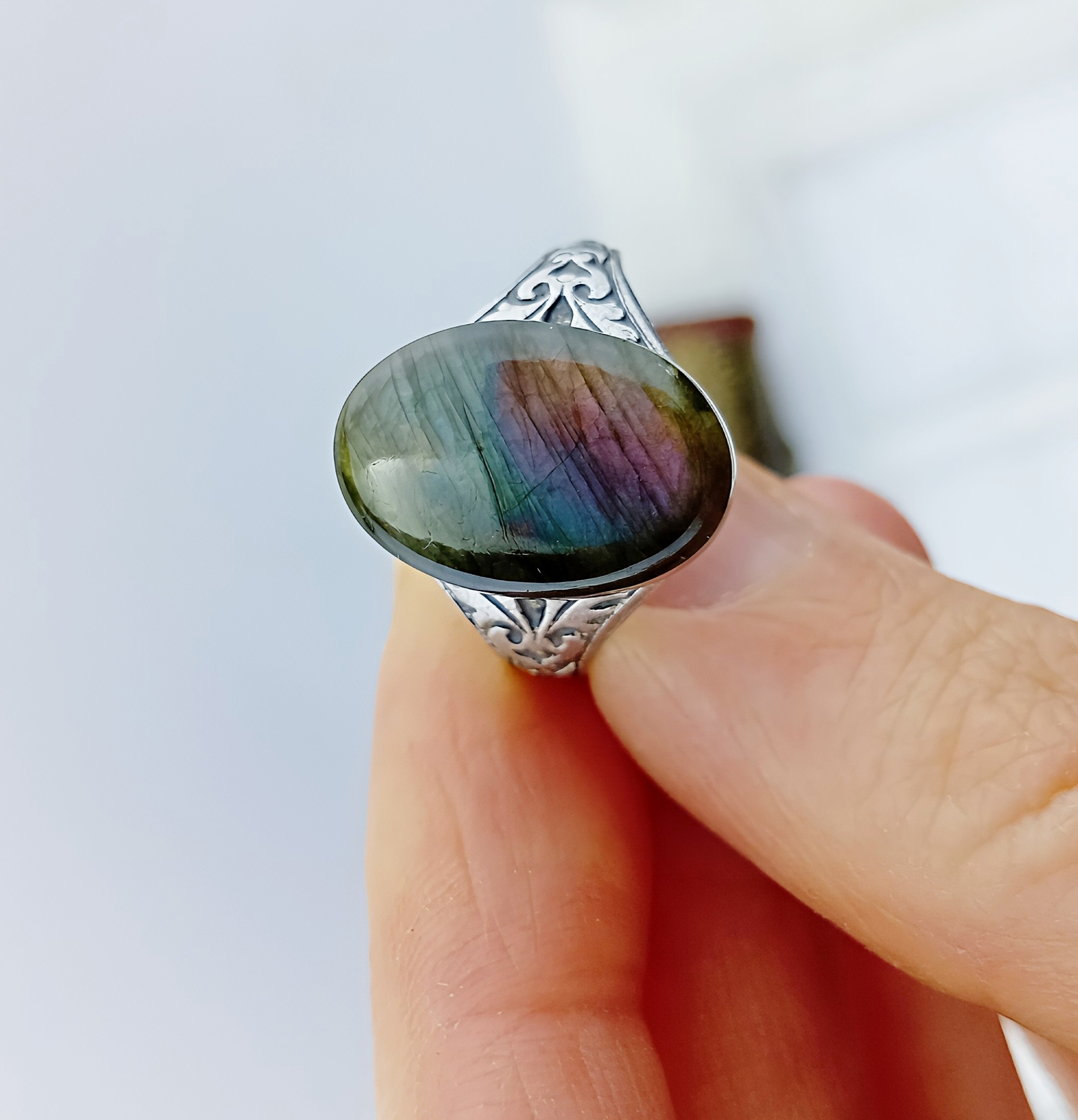 Кольцо с лабрадоритом в серебрении «Тайна Лабрадорита» | Регулируемое  - фото товара