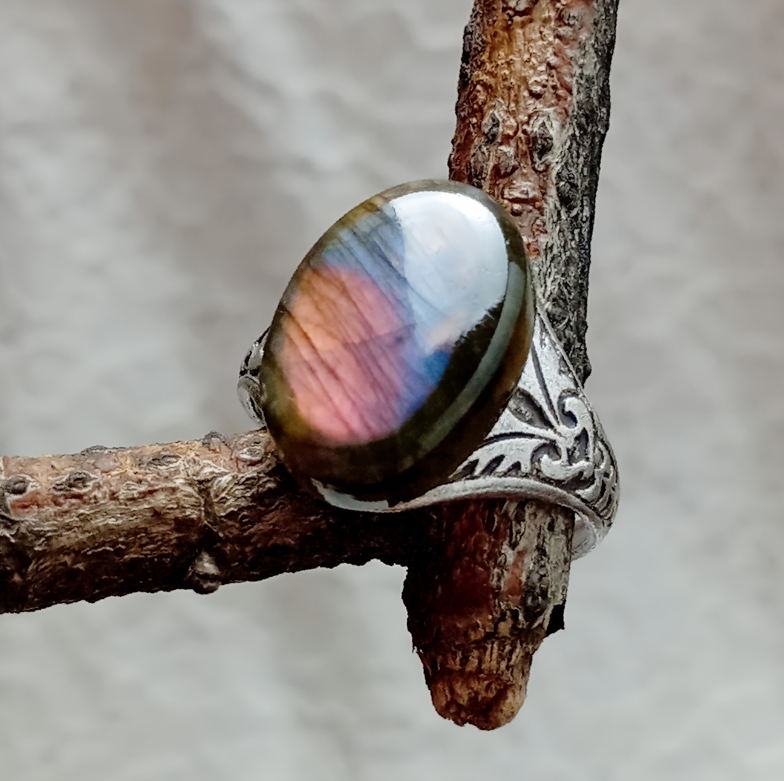 Кольцо с лабрадоритом в серебрении «Тайна Лабрадорита» | Регулируемое  - фото товара