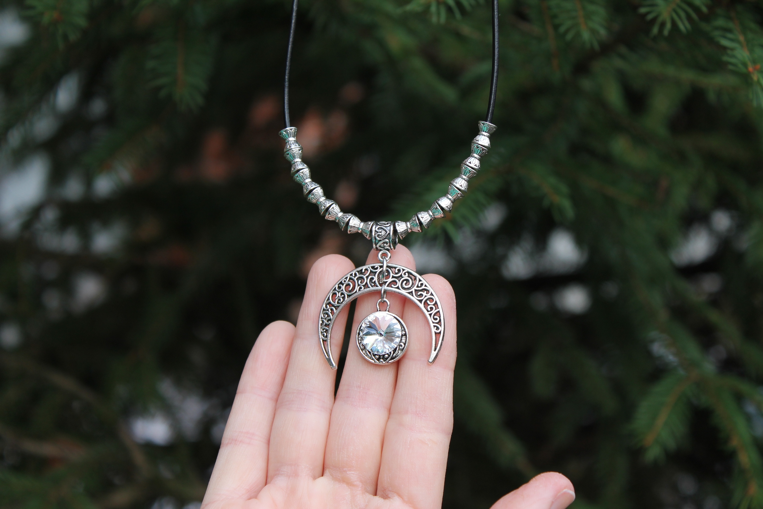 Красивое Колье "Мягкий Лунный Свет" со Swаrоvski  на шнуре из Натураль - фото товара