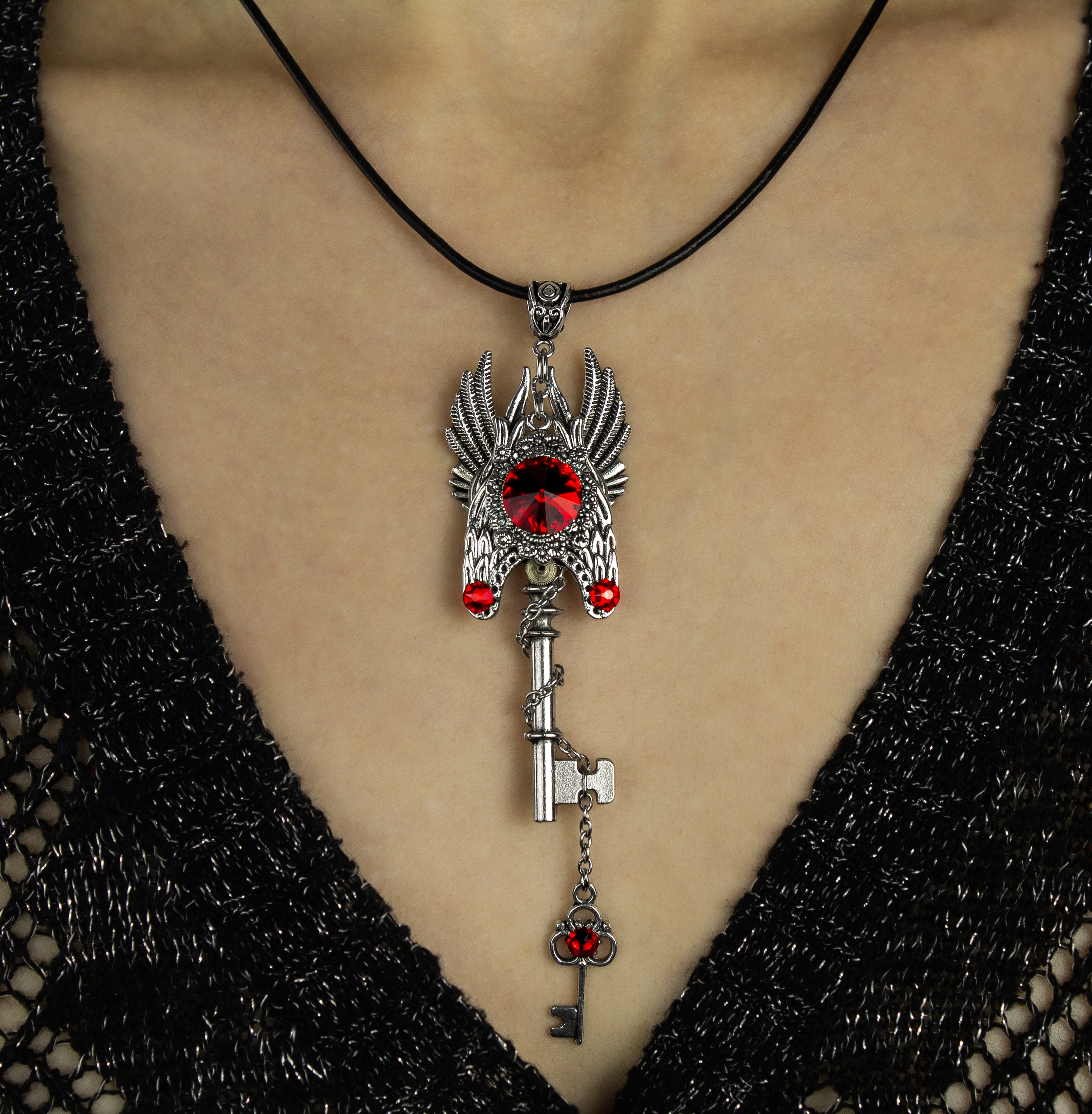 Изображение 2 товара Винтажный  Кулон - Ключик "Алая Роза" со Сваровски