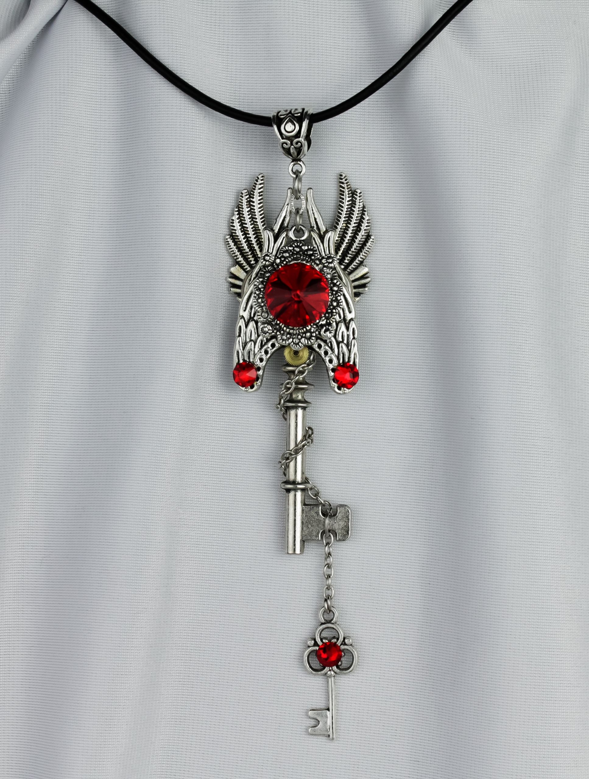 Изображение 3 товара Винтажный  Кулон - Ключик "Алая Роза" со Сваровски