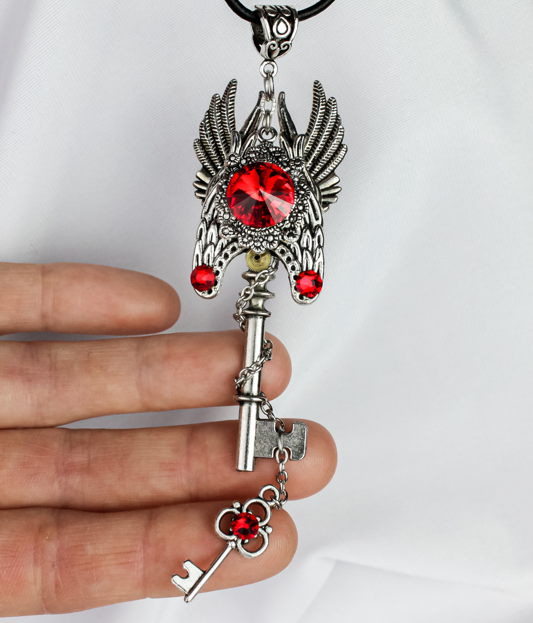 Изображение 4 товара Винтажный  Кулон - Ключик "Алая Роза" со Сваровски