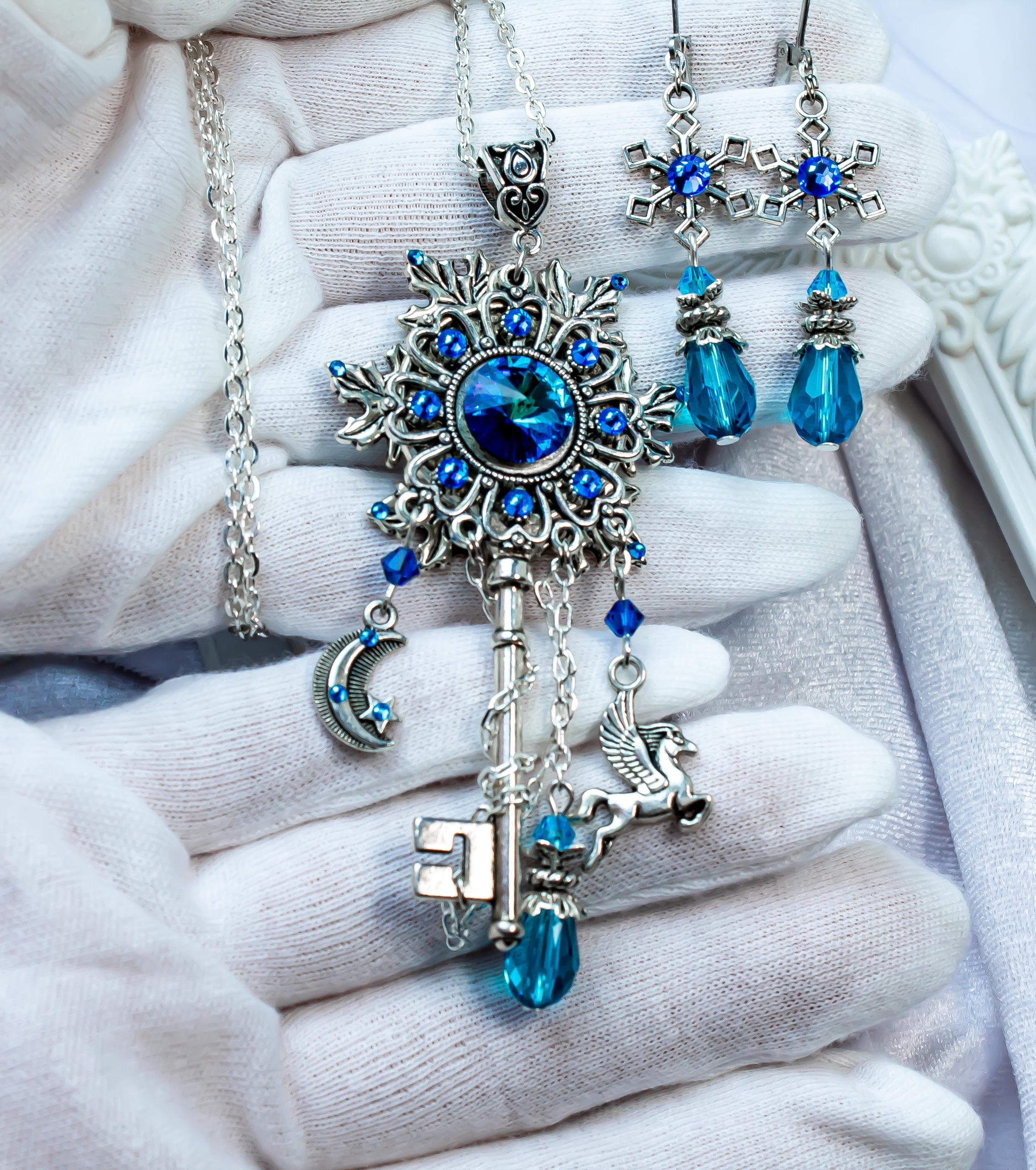 Комплект Украшений «Сказочное Королевство» с синими кристаллами Swаrоv - фото товара