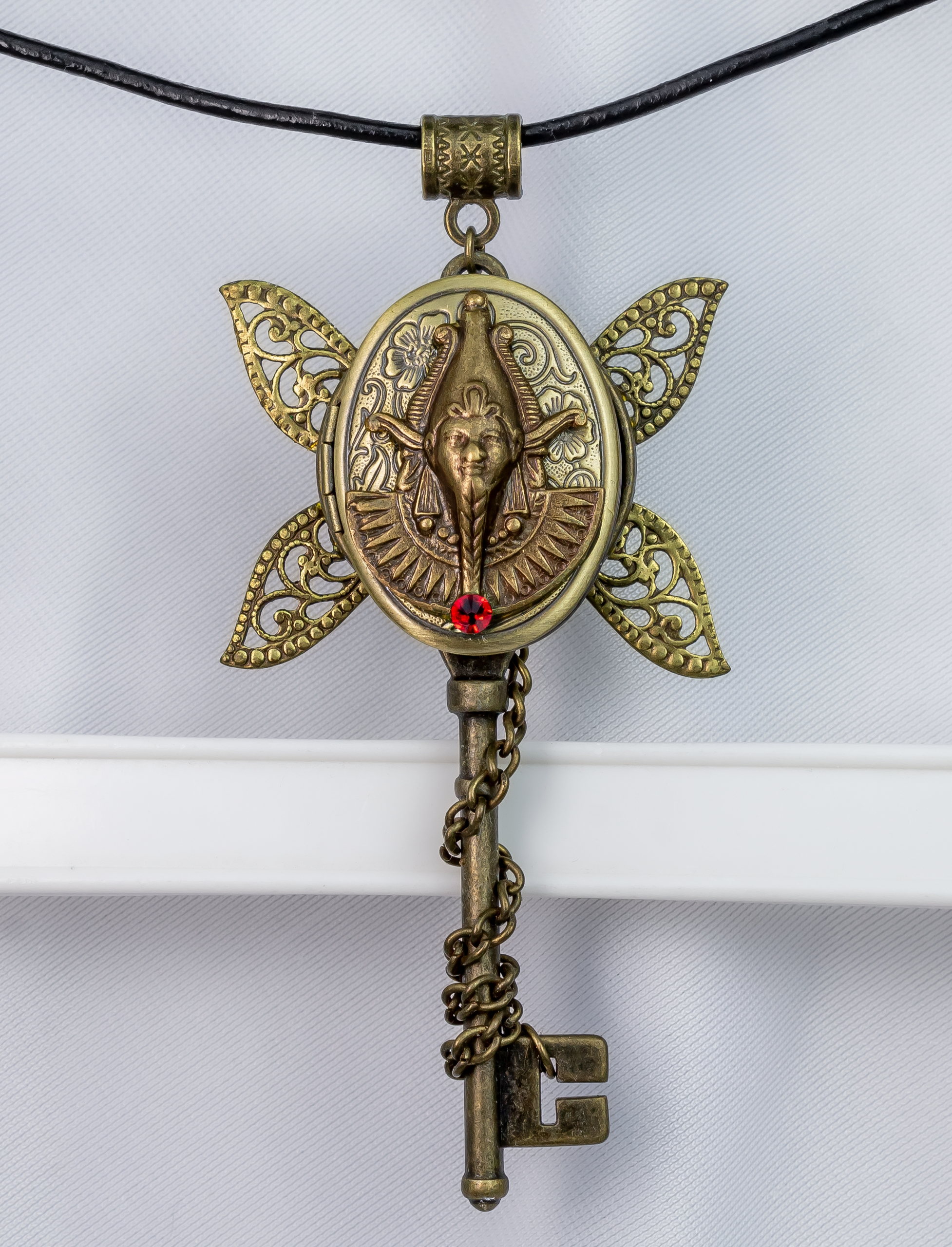 Изображение 2 товара Кулон-ключ «Тайна Нефертити» в виде открывающегося медальона