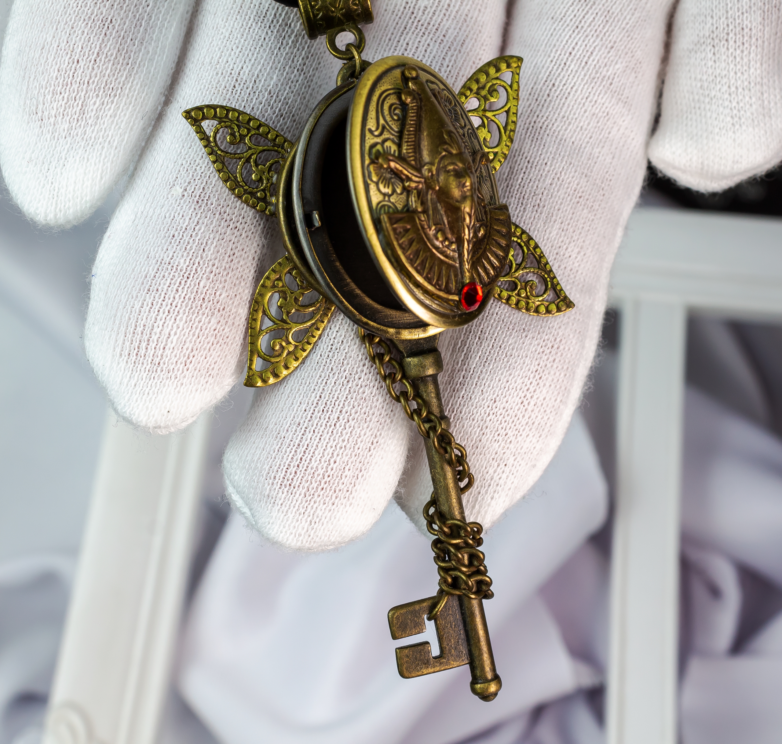 Изображение 4 товара Кулон-ключ «Тайна Нефертити» в виде открывающегося медальона