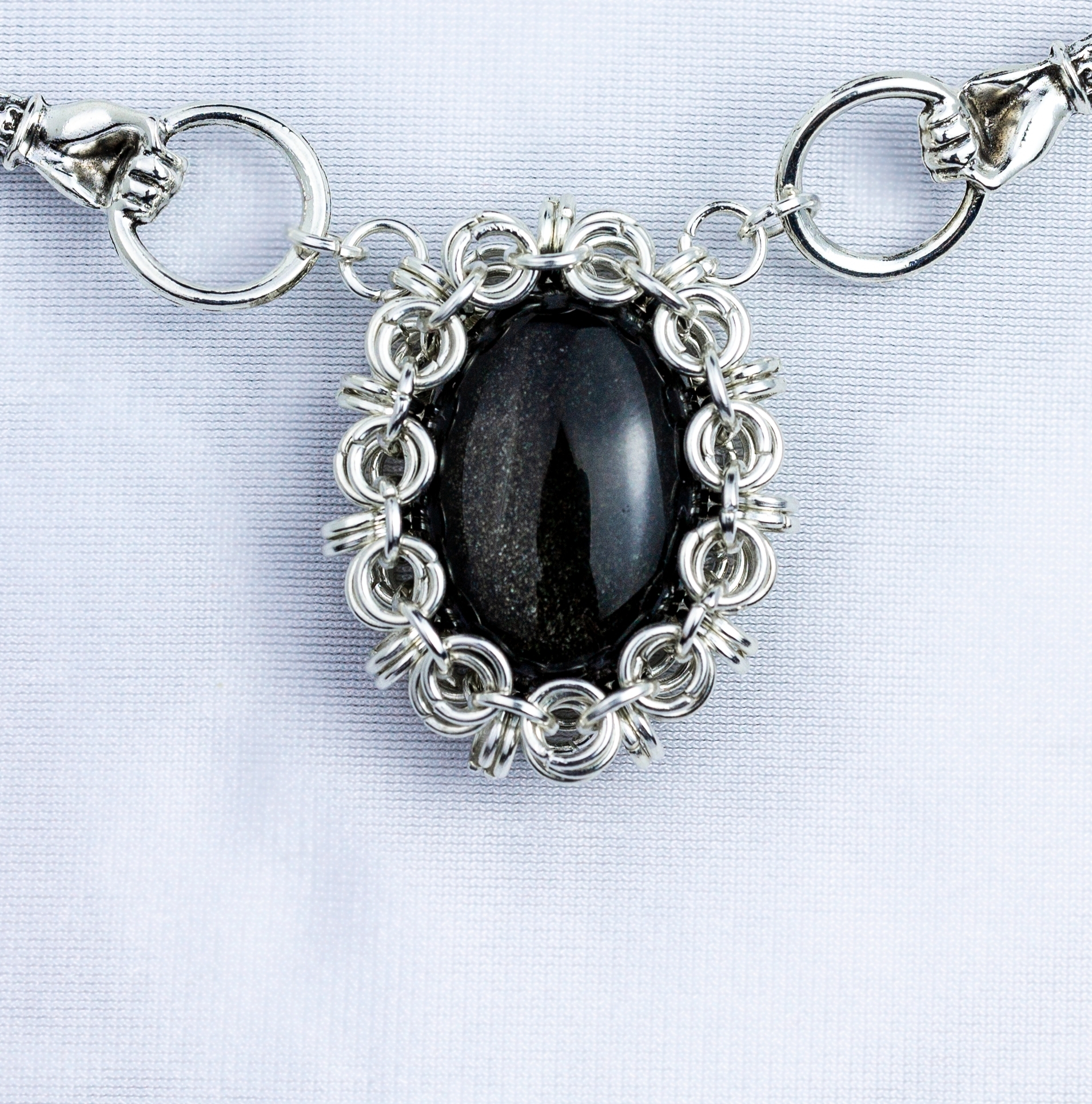 Изображение 2 товара Комплект Украшений с Серебристым Обсидианом "Королева Пик" Колье + Серьги