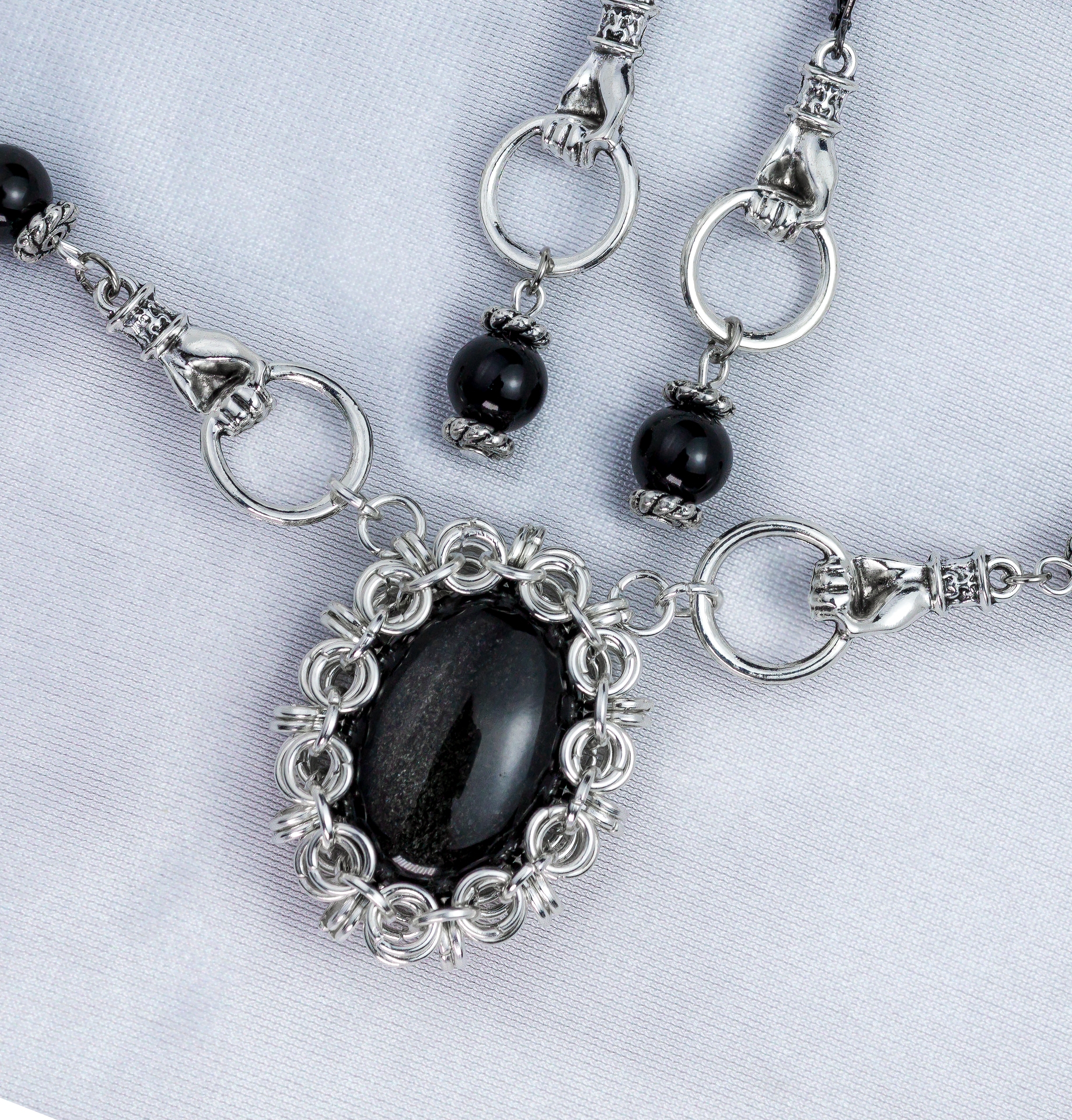 Изображение 3 товара Комплект Украшений с Серебристым Обсидианом "Королева Пик" Колье + Серьги