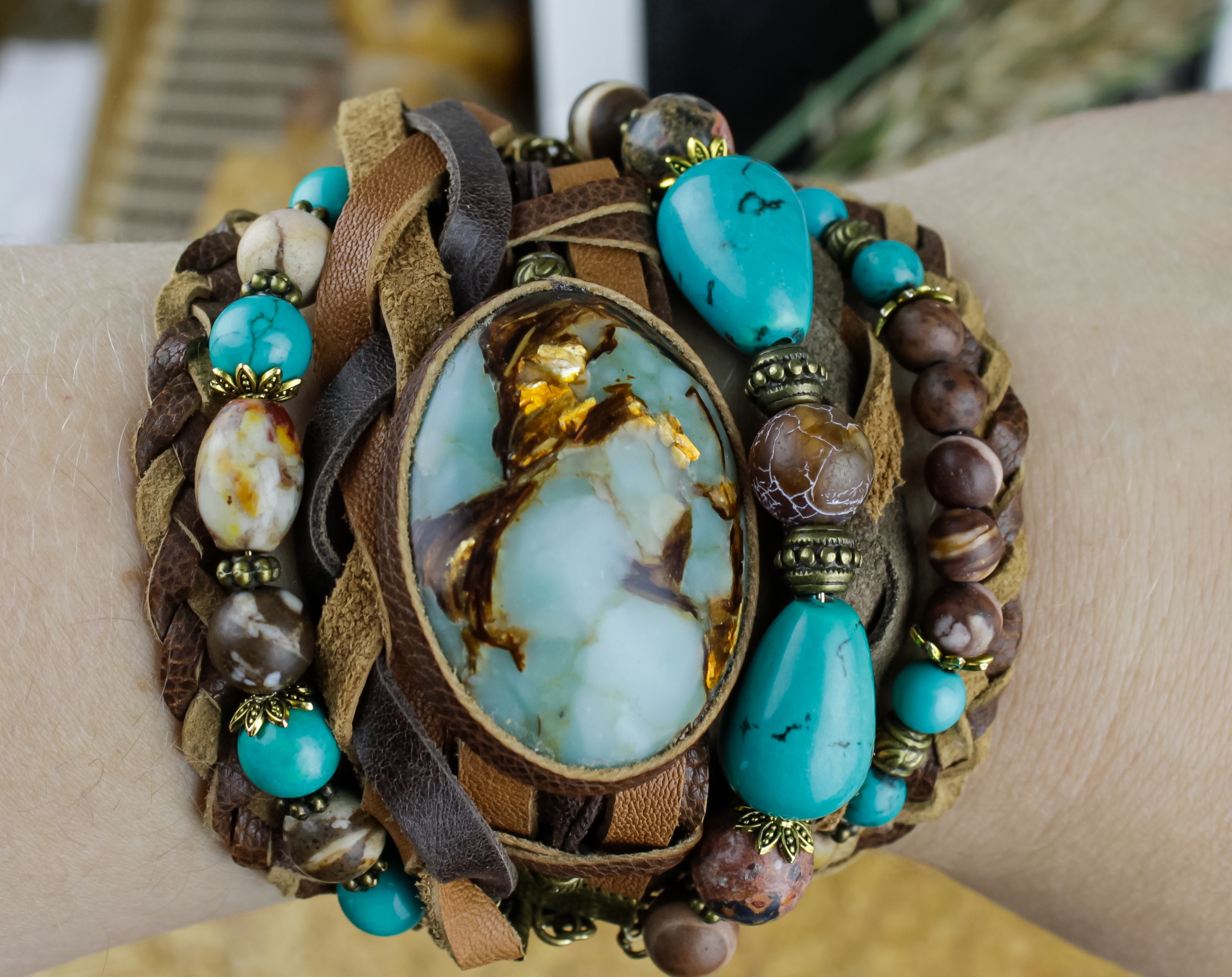 Изображение 3 товара Широкий Бохо Браслет "Богемный Шик" из Высококачественной Кожи с нат. Камнями