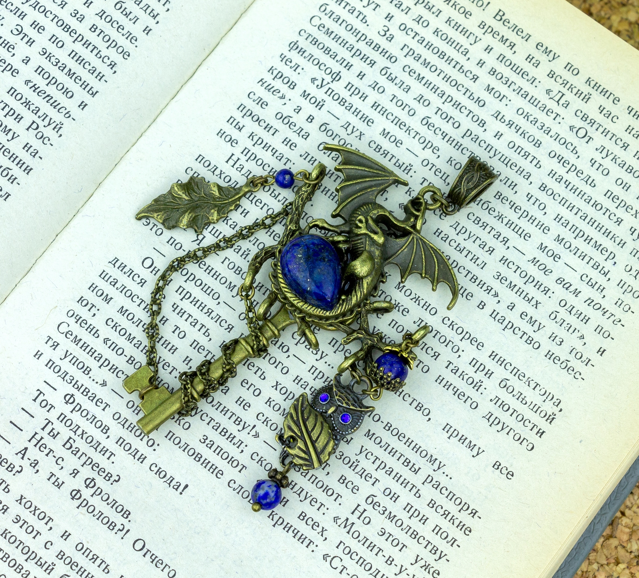 Дополнительное фото товара Винтажный Кулон-Ключ с Натуральным Лазуритом "Величественный Дракон"