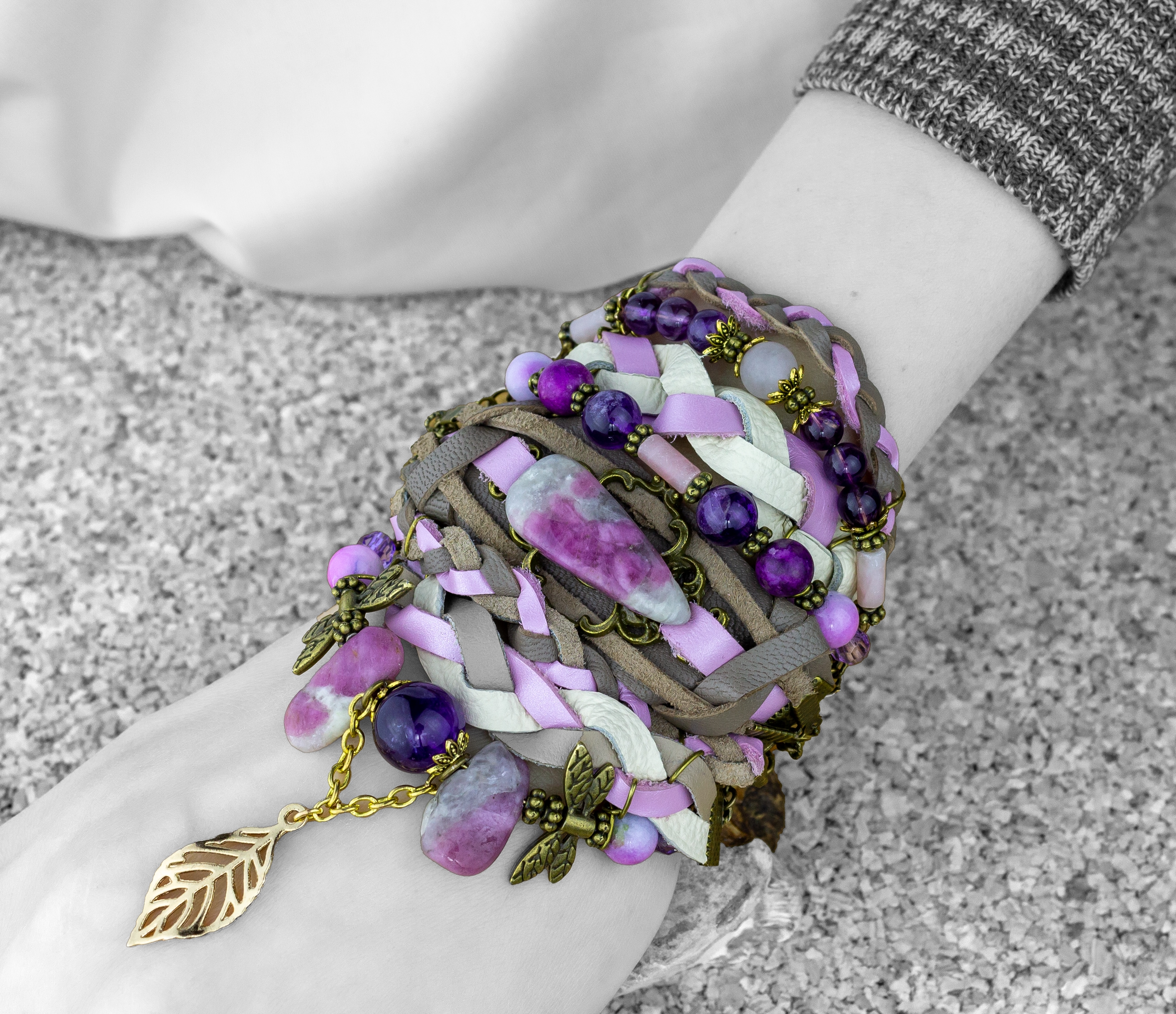 Изображение 2 товара Удивительный Широкий Кожаный Бохо Браслет с Натуральными Камнями "Райский Сад"