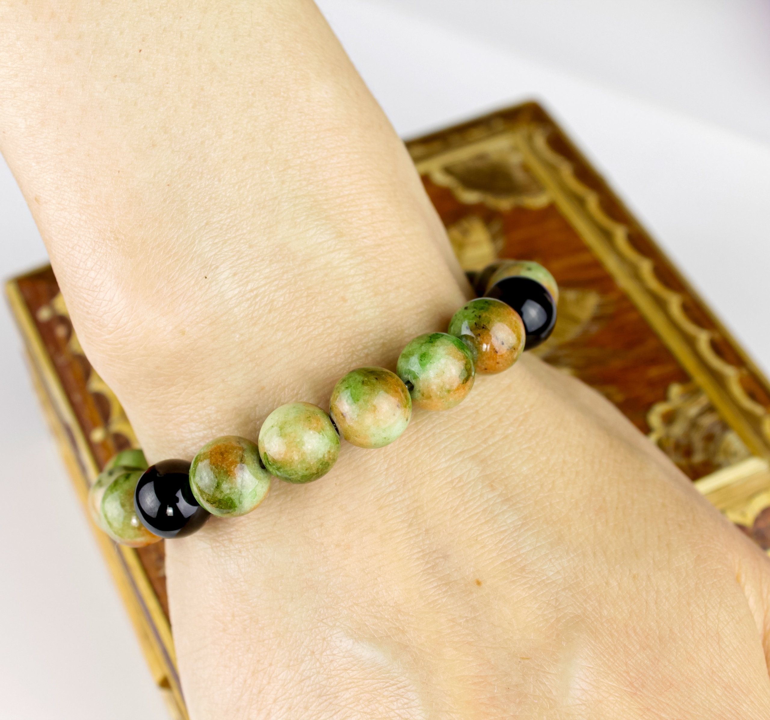 Изображение 2 товара Браслет "Лесная" с Натуральными Камнями - Жадеитом и Обсидианом