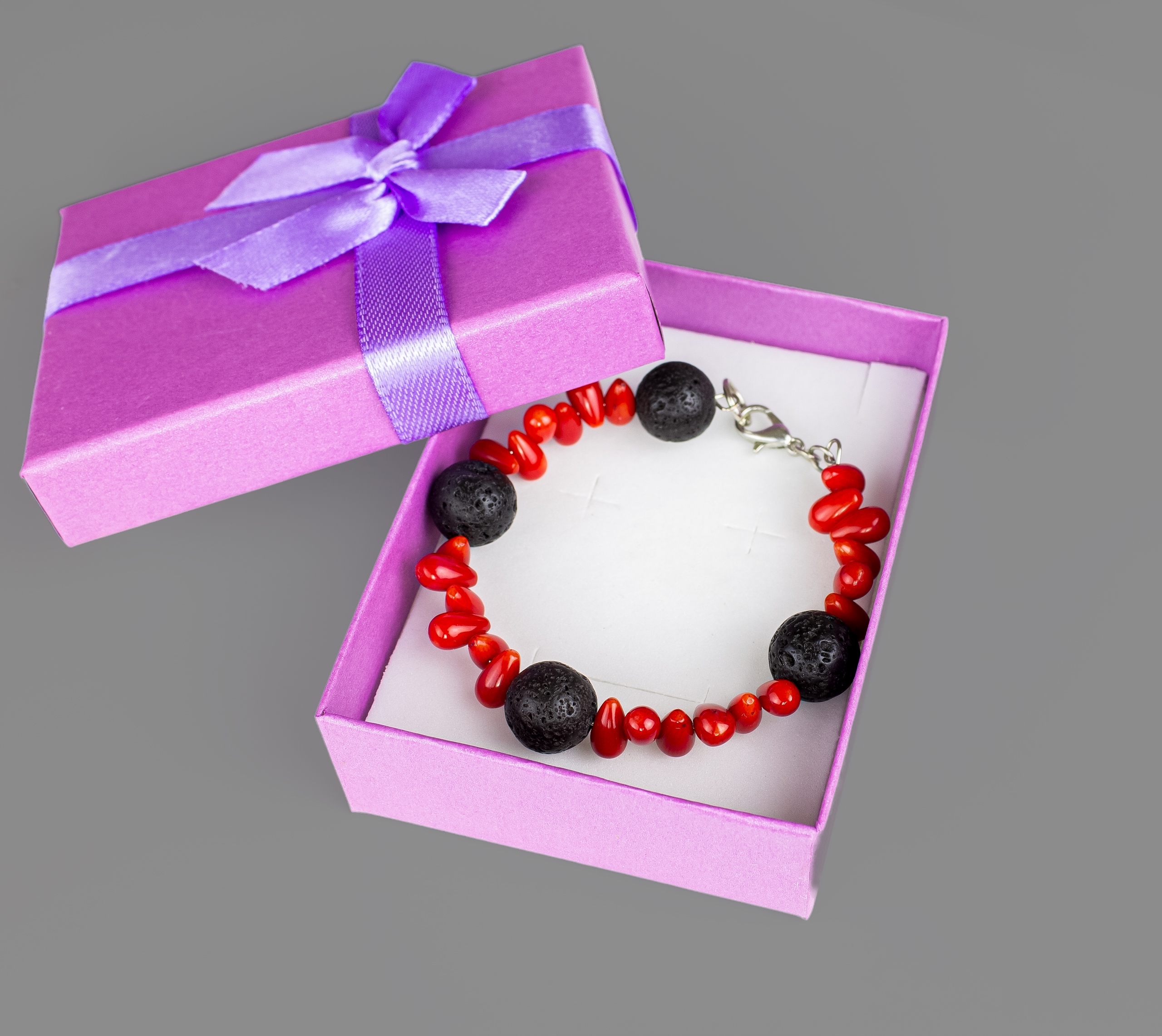 Дополнительное фото товара Браслет "Дракон" с Натуральными Камнями - Кораллом и Вулканической Лавой