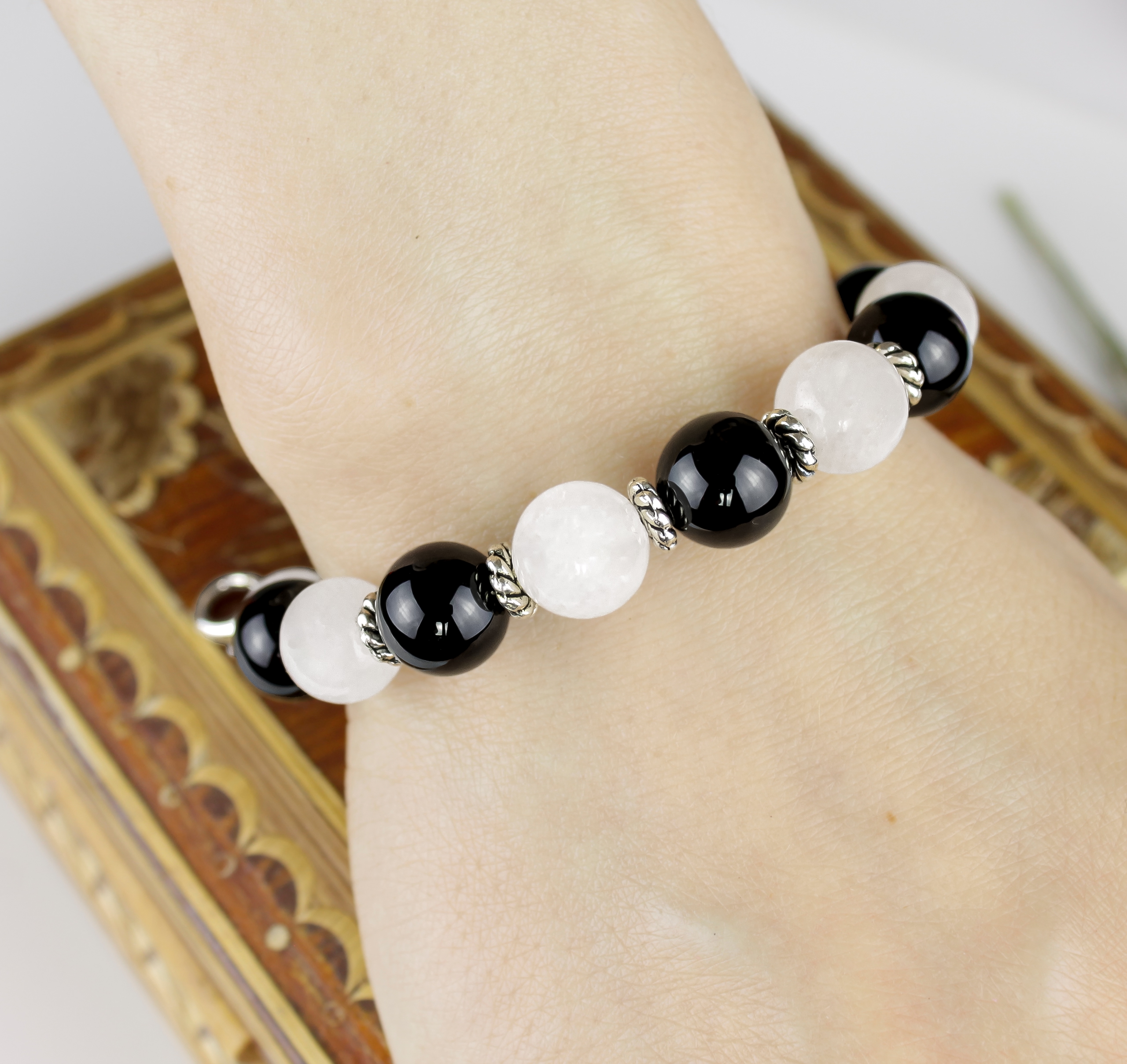 Изображение 2 товара Браслет "Гармония" с Натуральными Камнями - Обсидианом и Лунным Камнем