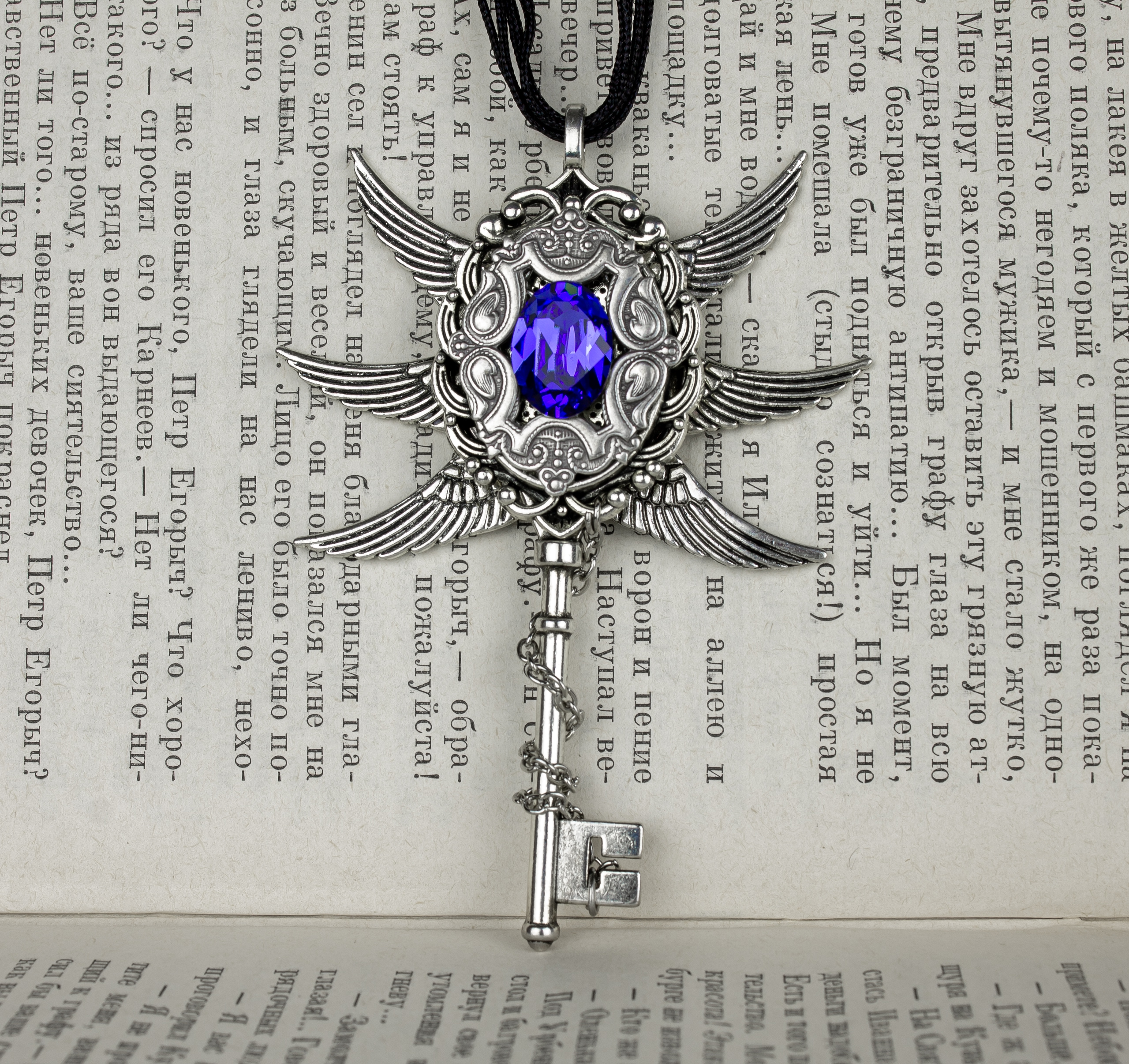 Дополнительное фото товара Винтажный Кулон - Ключик с Крыльями и Сваровски