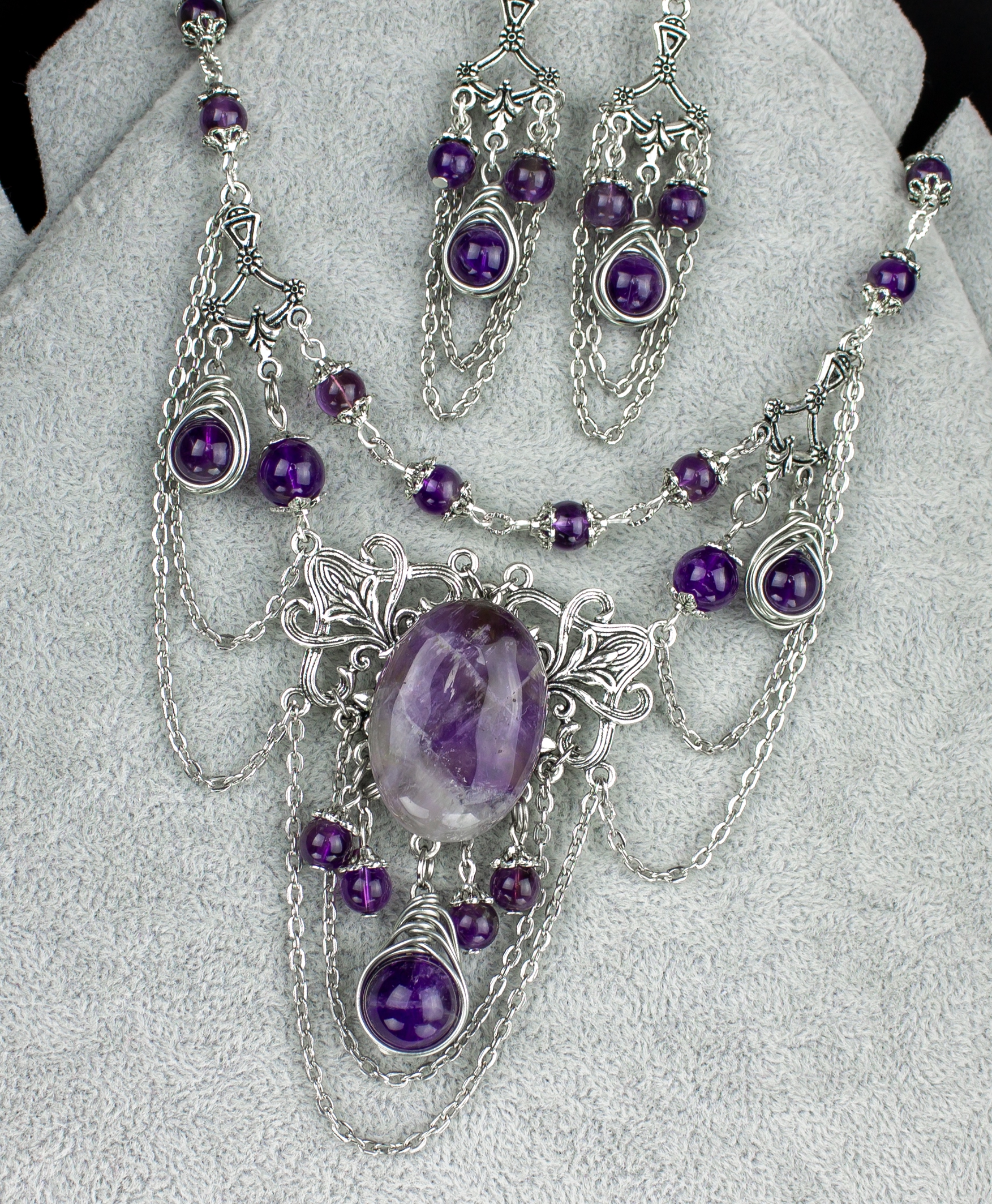 Изображение 2 товара Винтажный комплект украшений с аметистами – колье и серьги ручной работы