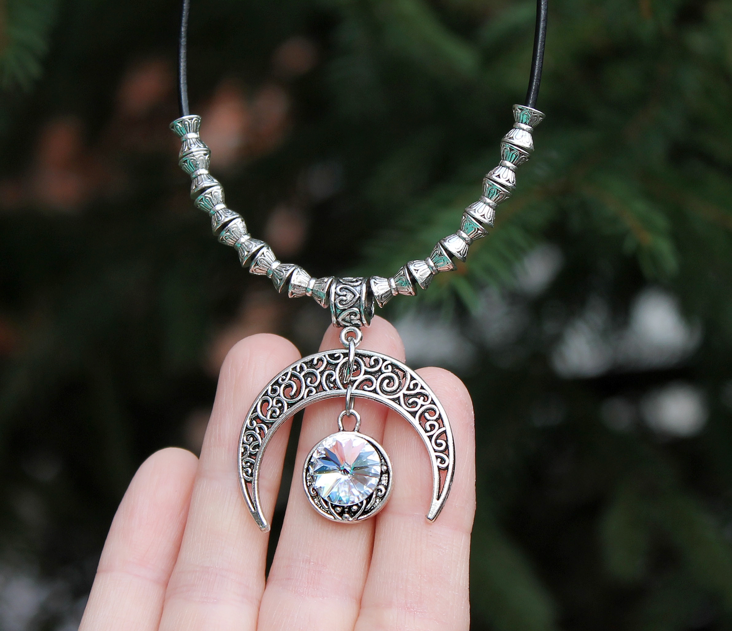 Изображение 2 товара Красивое Колье "Мягкий Лунный Свет" со Swаrоvski  на шнуре из Натуральной Кожи