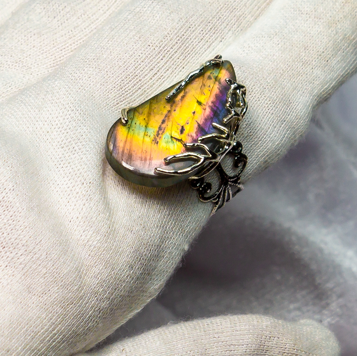 Изображение 2 товара Кольцо с Редким Лабрадором "Яркий Мир"