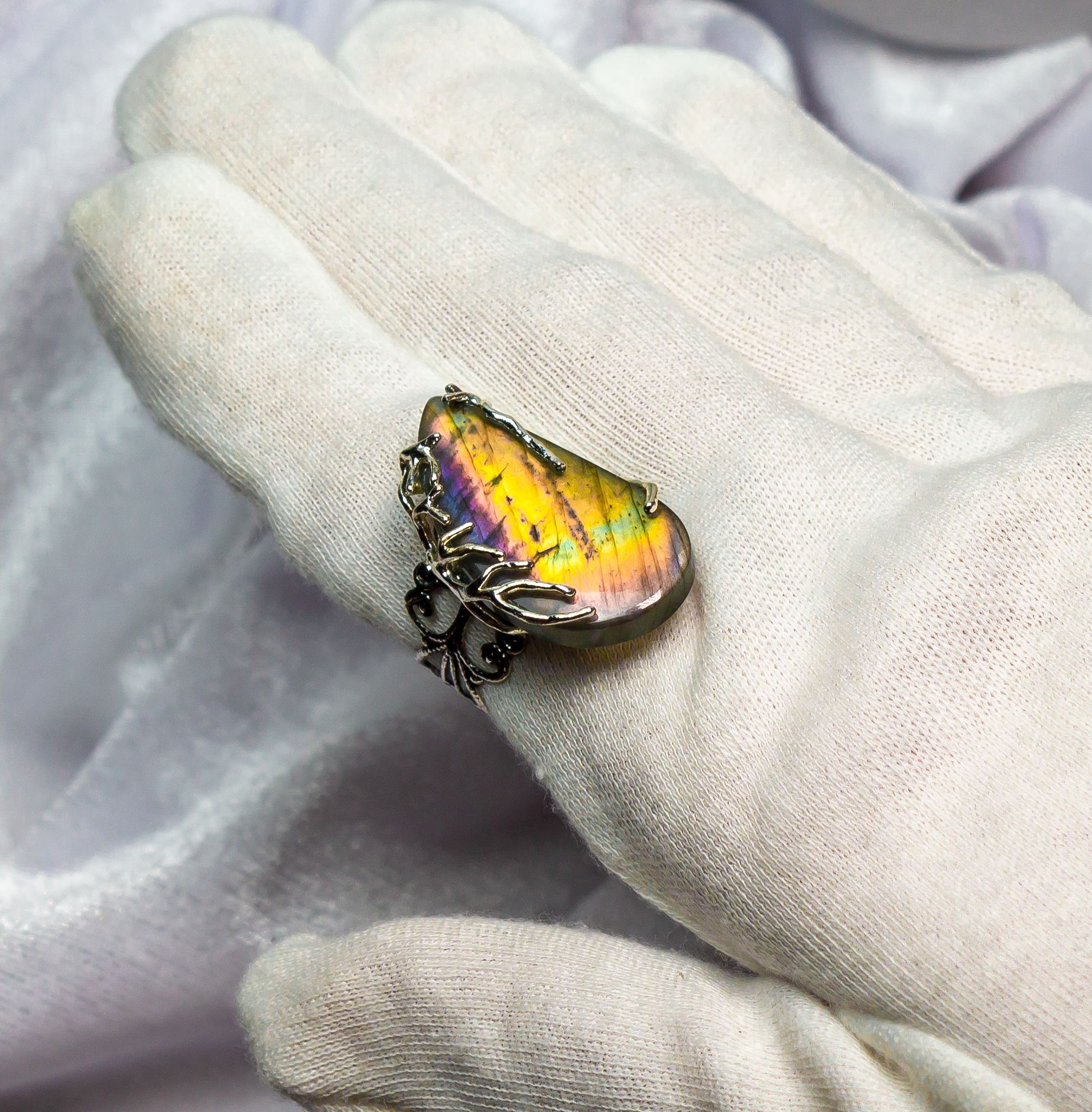 Изображение 3 товара Кольцо с Редким Лабрадором "Яркий Мир"