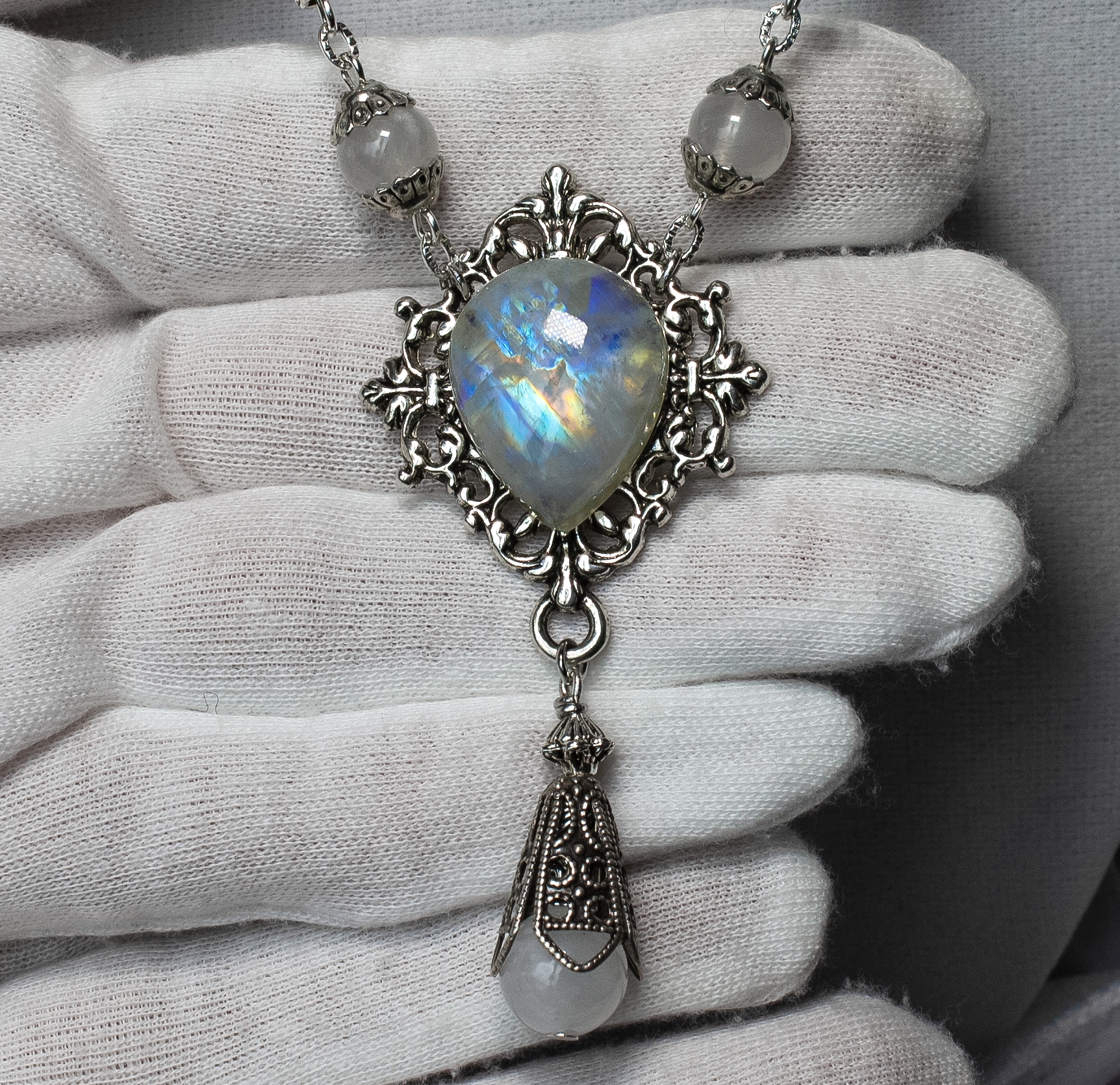 Дополнительное фото товара Колье «Капля Луны» с Редким Лунным Камнем в форме капли.