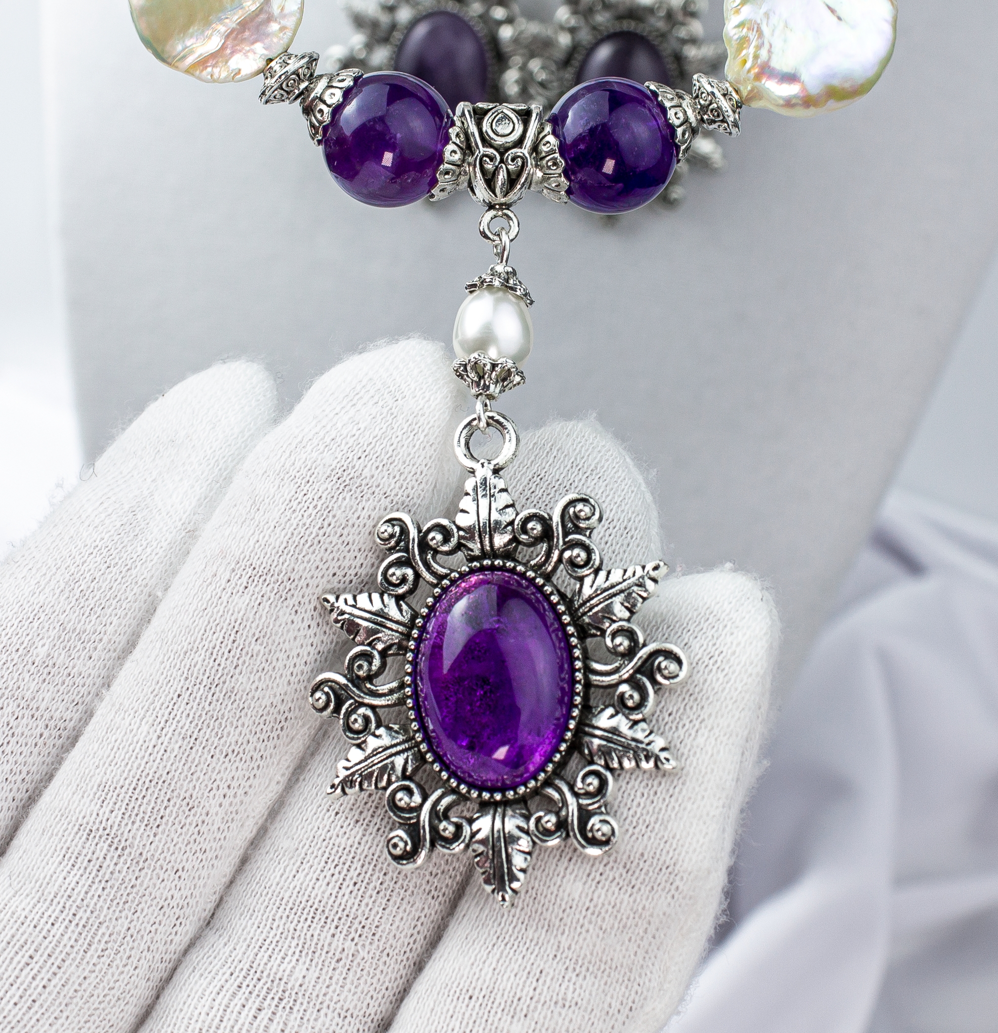 Дополнительное фото товара Комплект Украшений (колье и серьги) с Натуральным Аместистом и Жемчугом