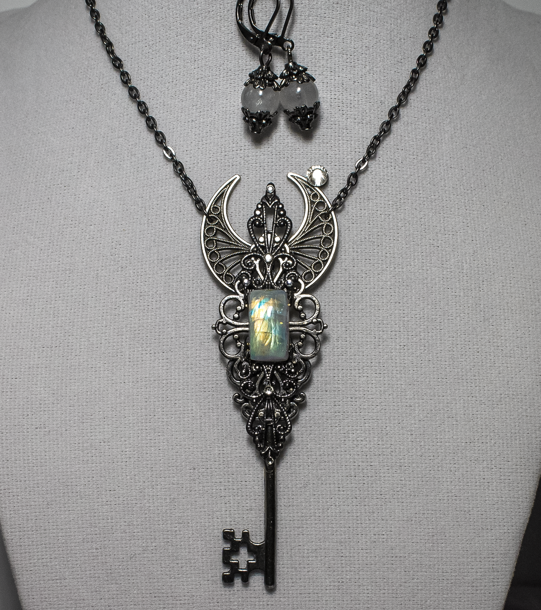 Комплект кулон-ключ и серьги  "Луна под Покровом Ночи" с натуральным р - фото товара