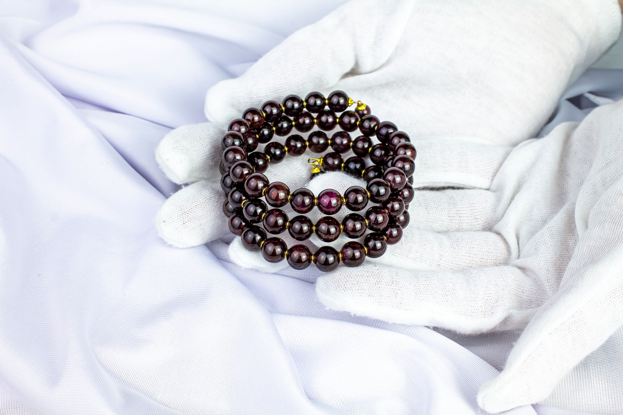 Изображение 3 товара Золотой комплект: браслет + серьги с натуральным гранатом «Для Тебя»