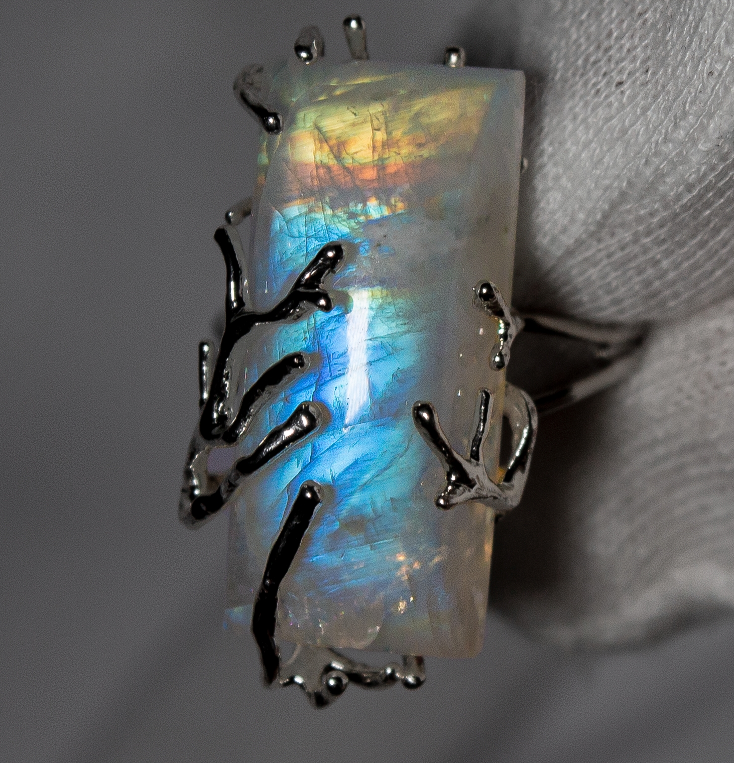 Изображение 3 товара Кольцо "Лунный свет" с Натуральным Редким Лунным Камнем