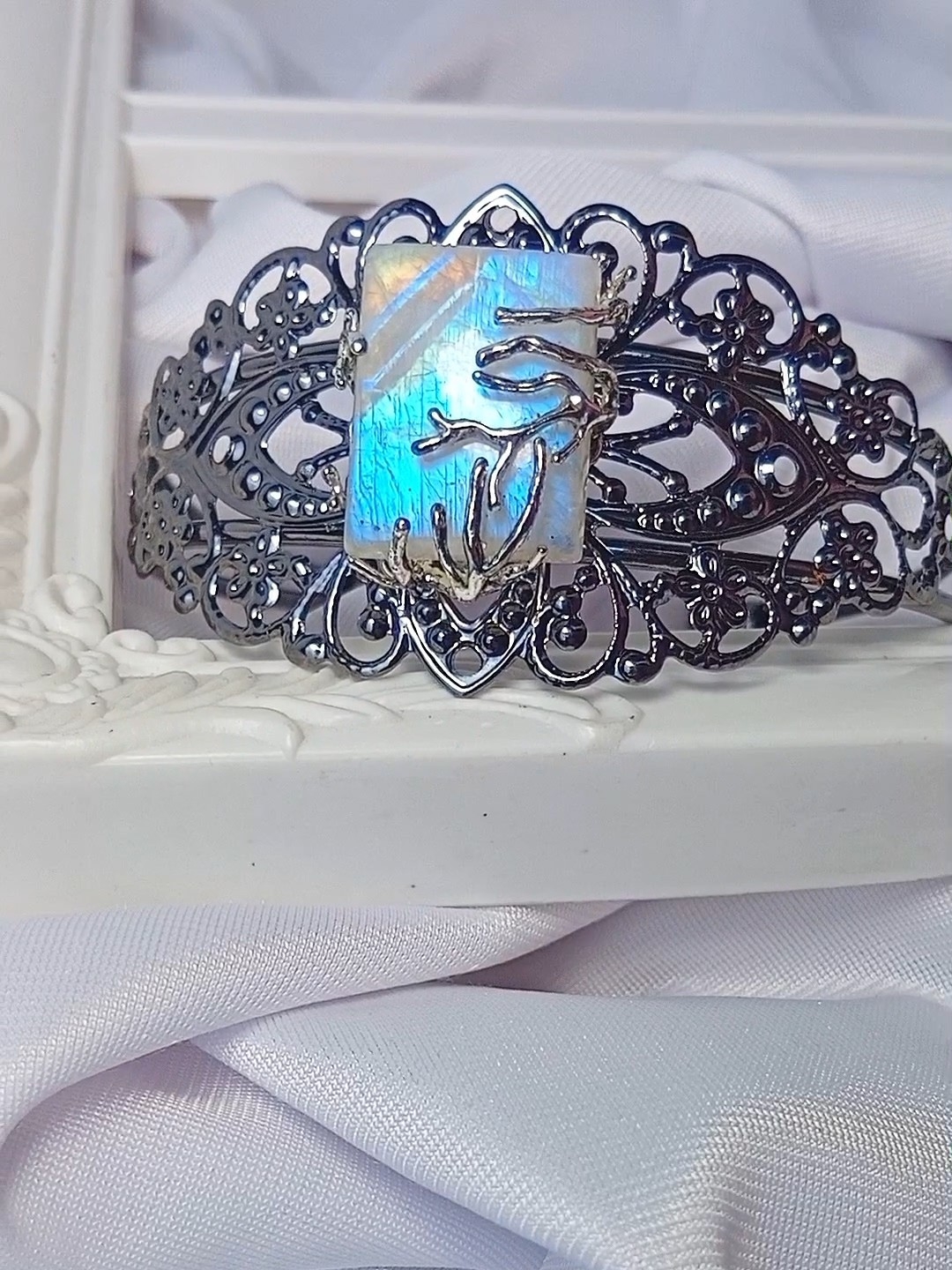 Изображение 3 товара Роскошный Браслет с Натуральным  Редким Лунным Камнем "Золото Луны"