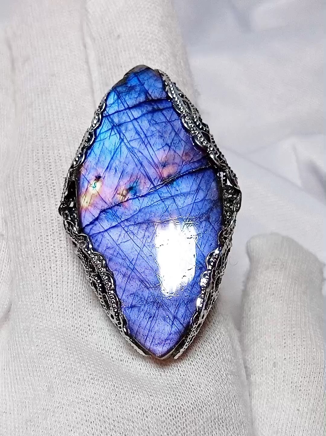 Дополнительное фото товара Кольцо «Волшебное Озеро» с Редким Натуральным Крупным Лабрадором