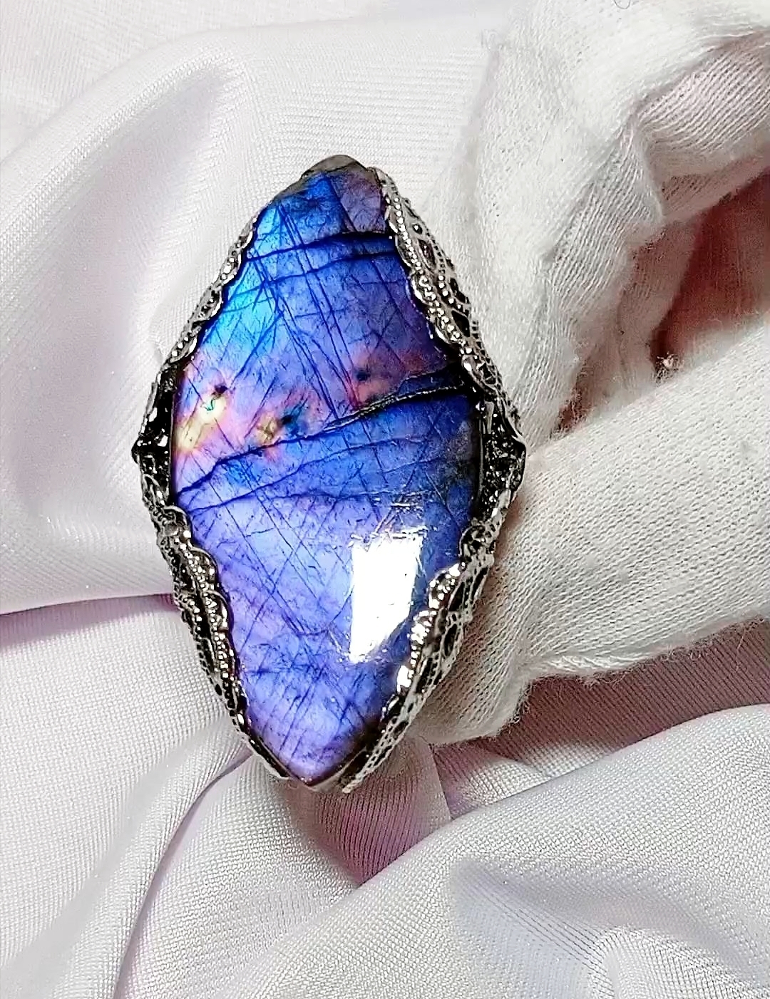 Изображение 2 товара Кольцо «Волшебное Озеро» с Редким Натуральным Крупным Лабрадором