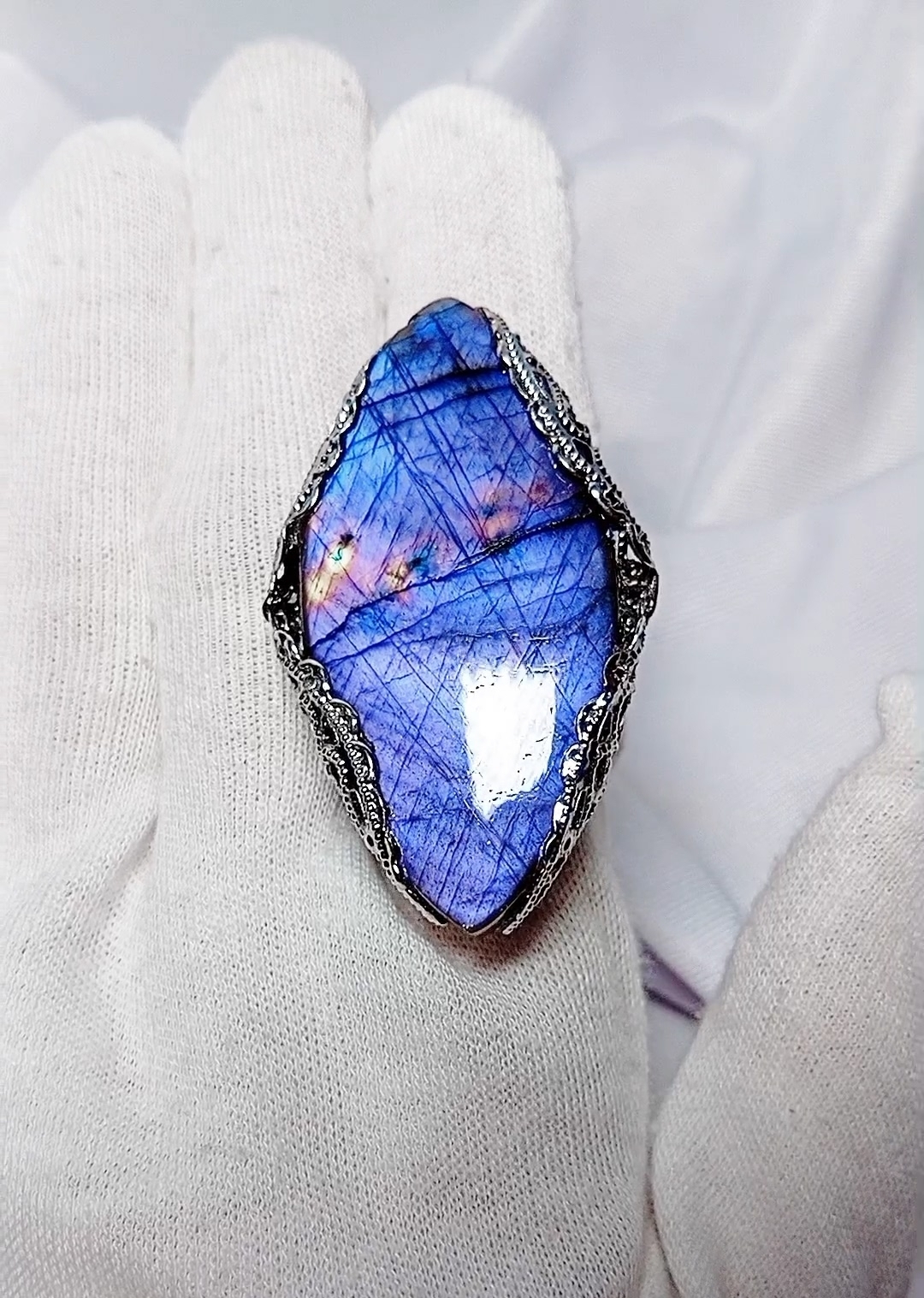 Изображение 4 товара Кольцо «Волшебное Озеро» с Редким Натуральным Крупным Лабрадором