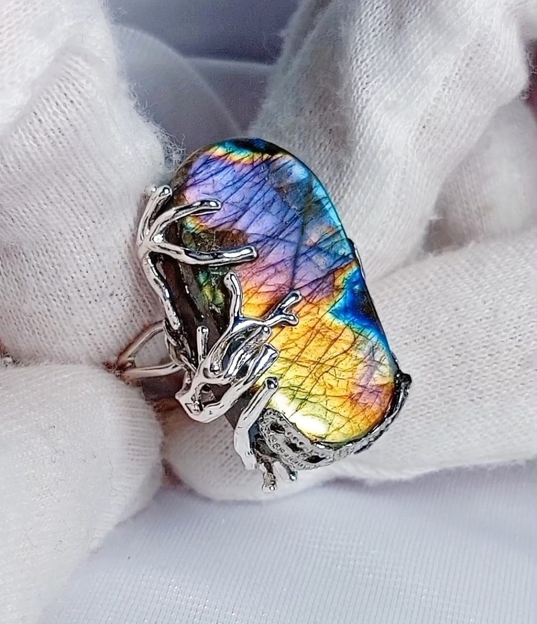 Дополнительное фото товара Кольцо "Портал в Сказку" с Редким Натуральным Лабрадором