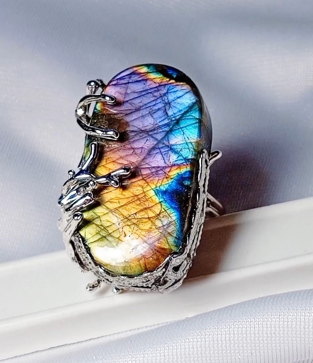 Изображение 4 товара Кольцо "Портал в Сказку" с Редким Натуральным Лабрадором