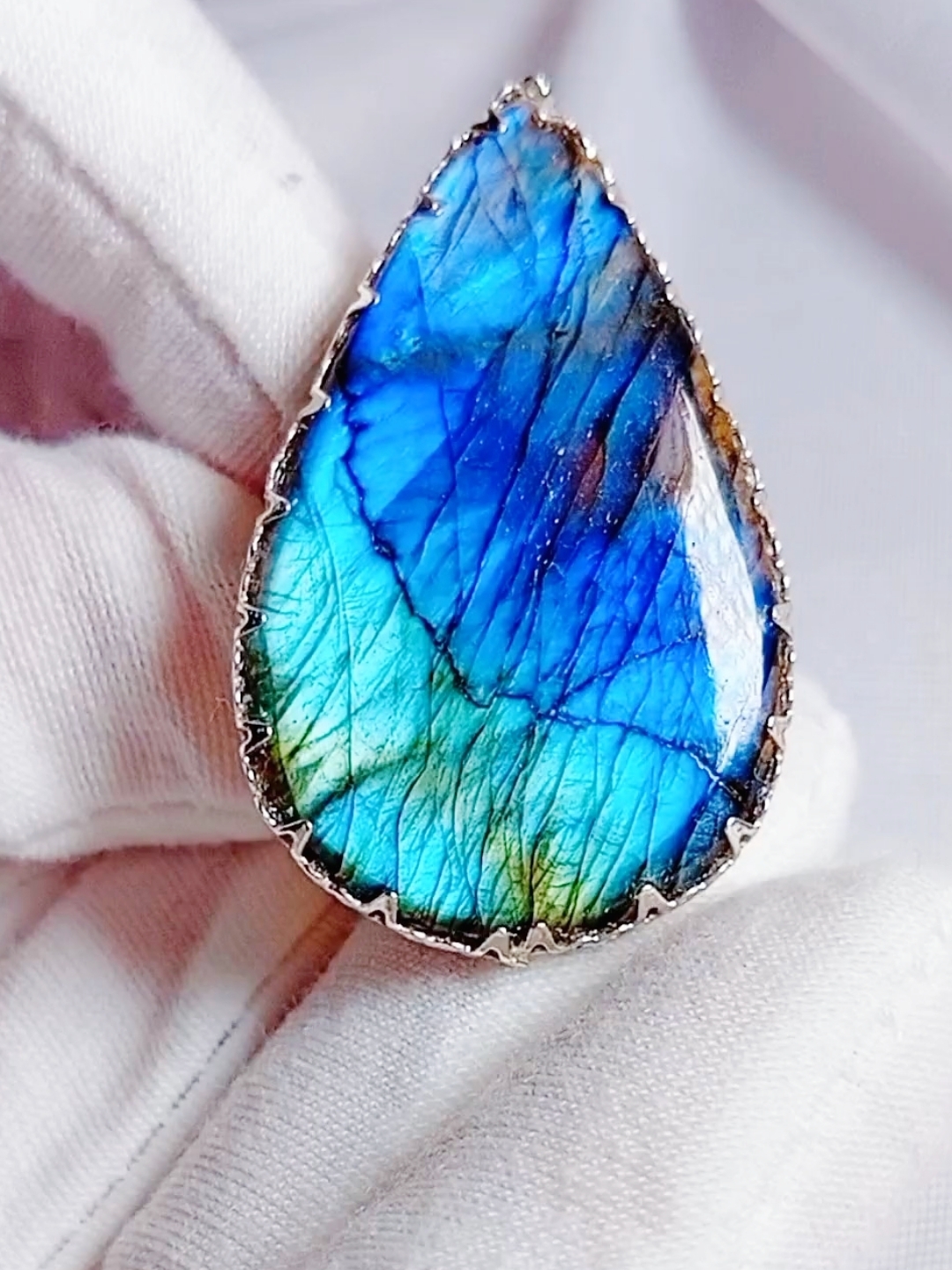 Дополнительное фото товара Кольцо «Тайная Лагуна» с Натуральным Редким Крупным Лабрадором