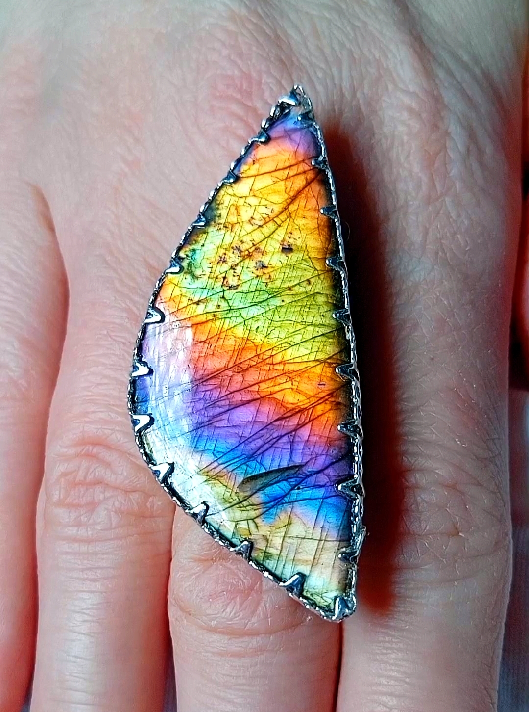 Изображение 4 товара Кольцо «Портал в Сказку» с Редким Натуральным Лабрадором