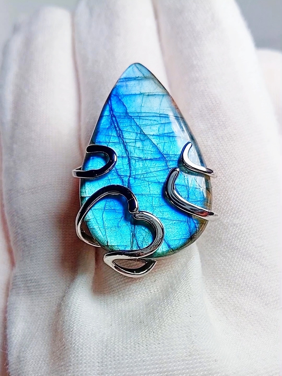 Дополнительное фото товара Кольцо с Натуральным Редким Лабрадором "Море Любви"