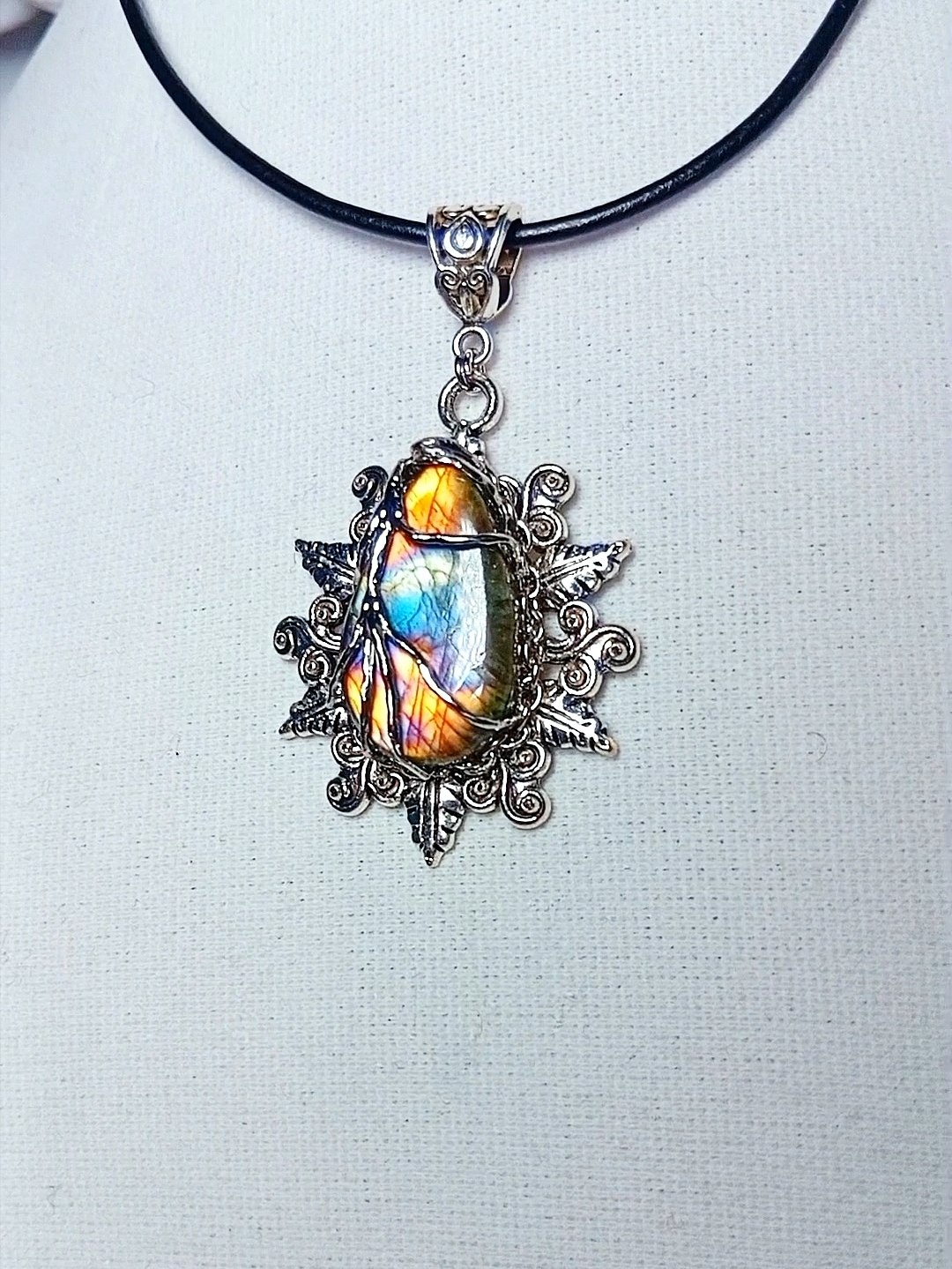 Дополнительное фото товара Кулон с Натуральным Редким Лабрадором "Медовый Закат у Озера"