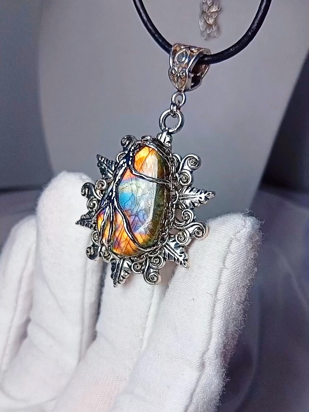 Изображение 2 товара Кулон с Натуральным Редким Лабрадором "Медовый Закат у Озера"