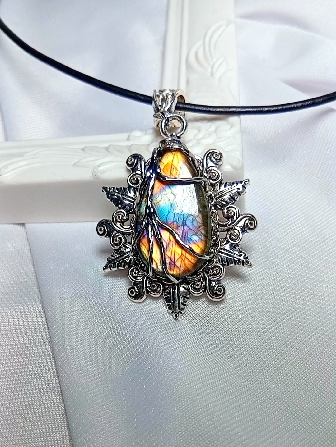 Изображение 3 товара Кулон с Натуральным Редким Лабрадором "Медовый Закат у Озера"