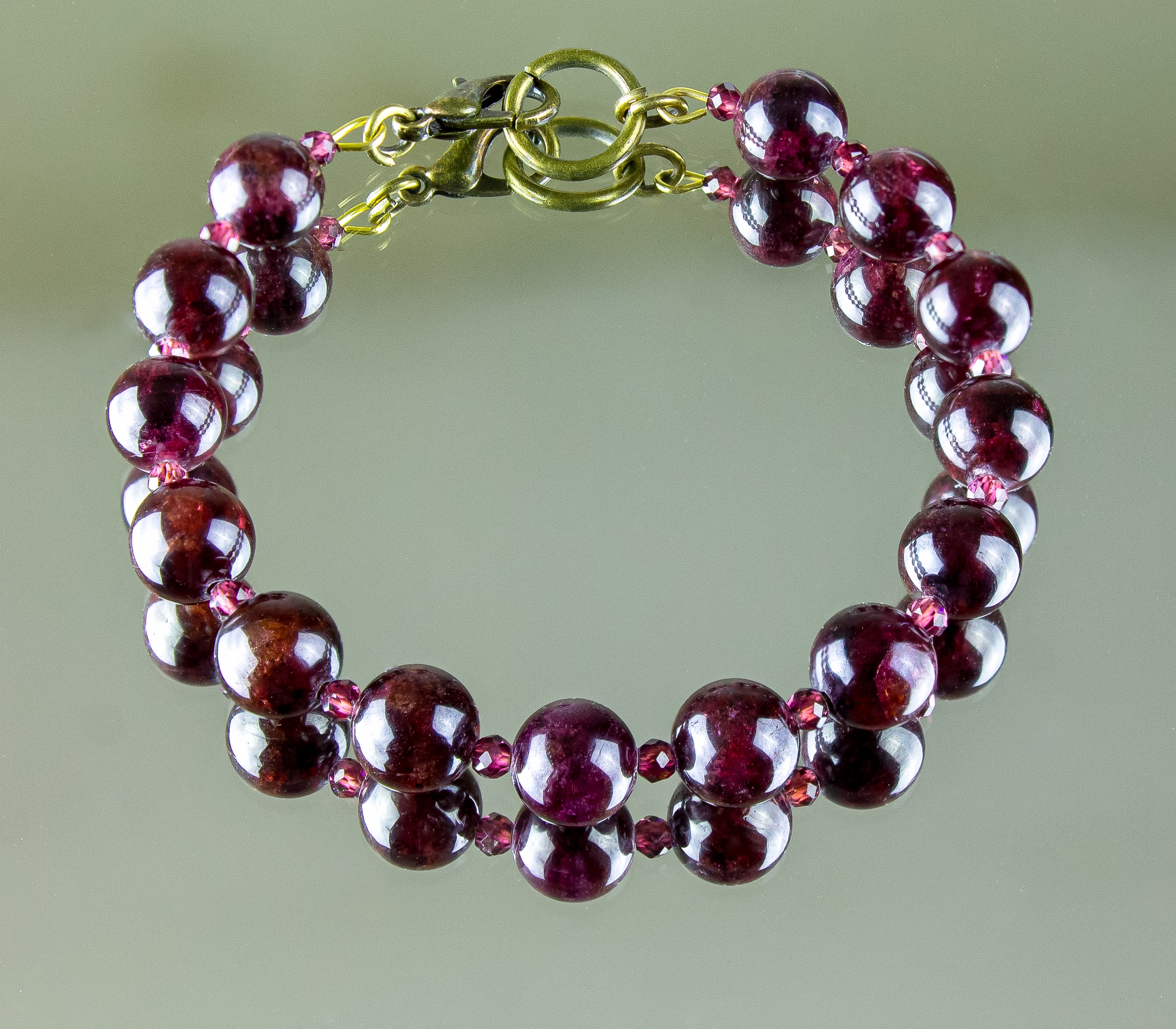 Браслет с гранатом