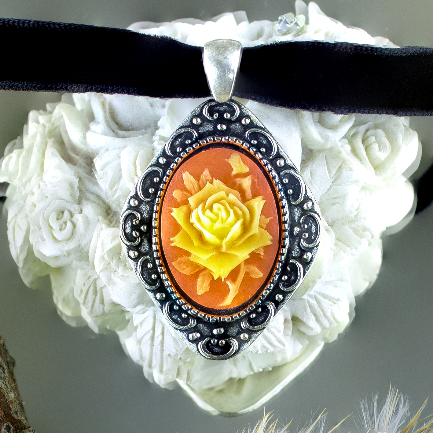 Винтажный Чокер с Розой "Регалия Королевы"