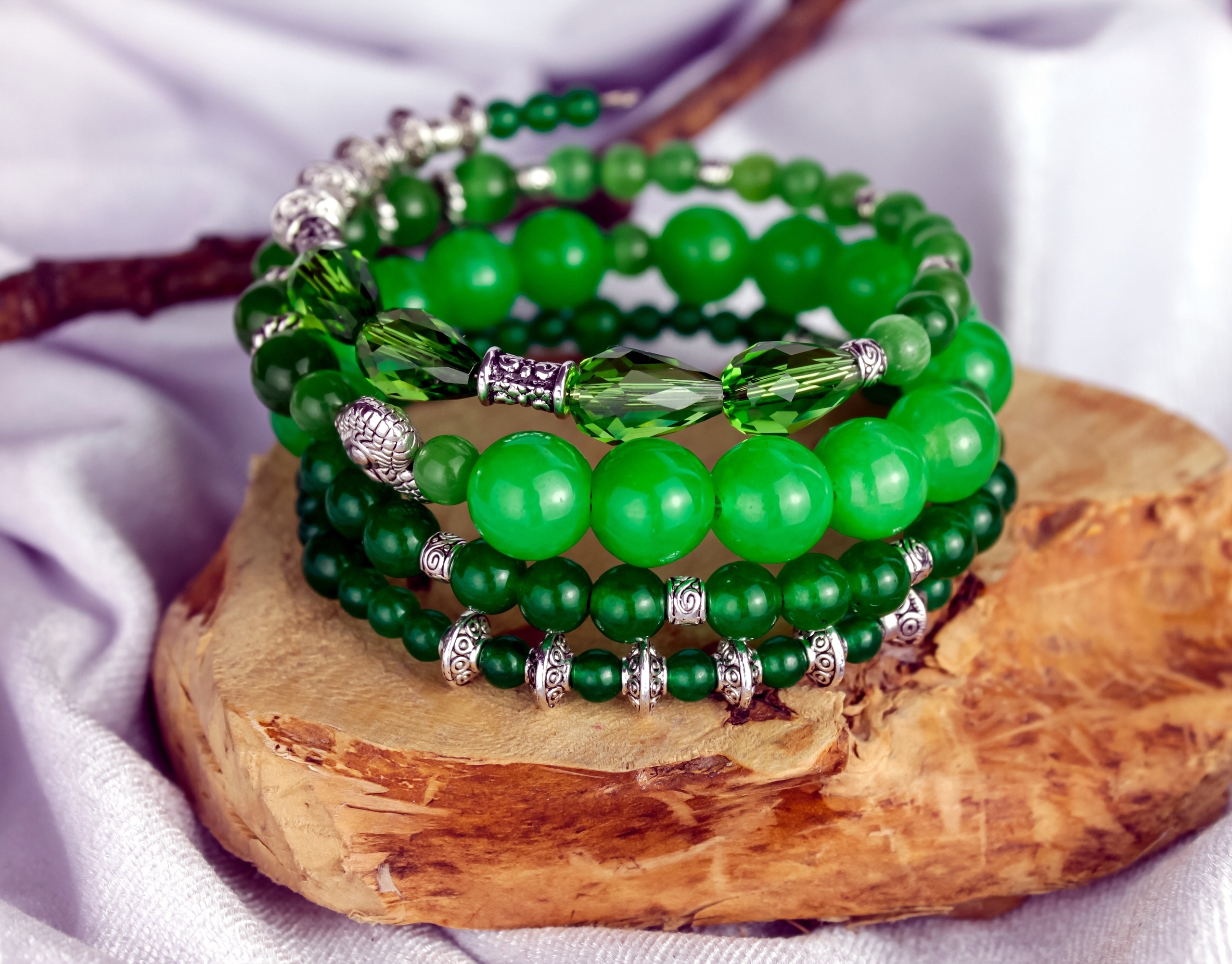 Роскошный браслет с жадеитом и Swarovski