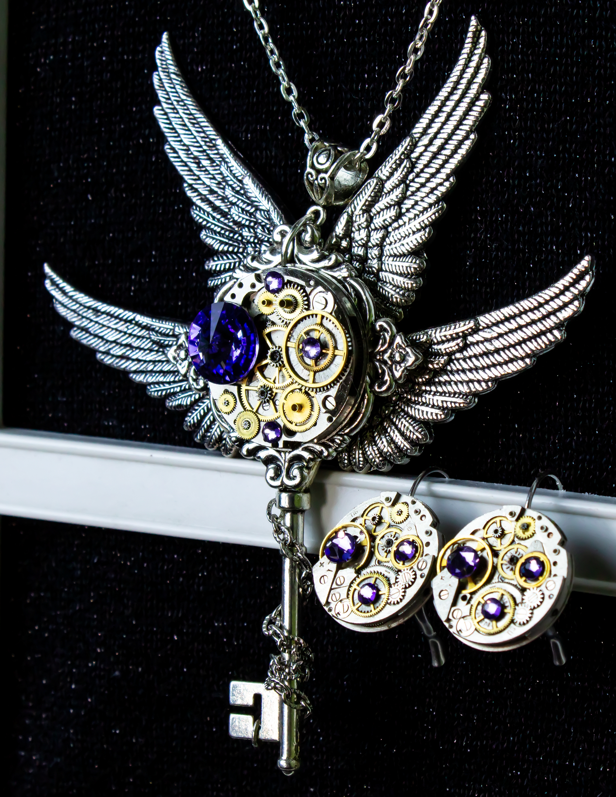 Винтажный комплект кулон-ключ с крыльями и серьги со Сваровски